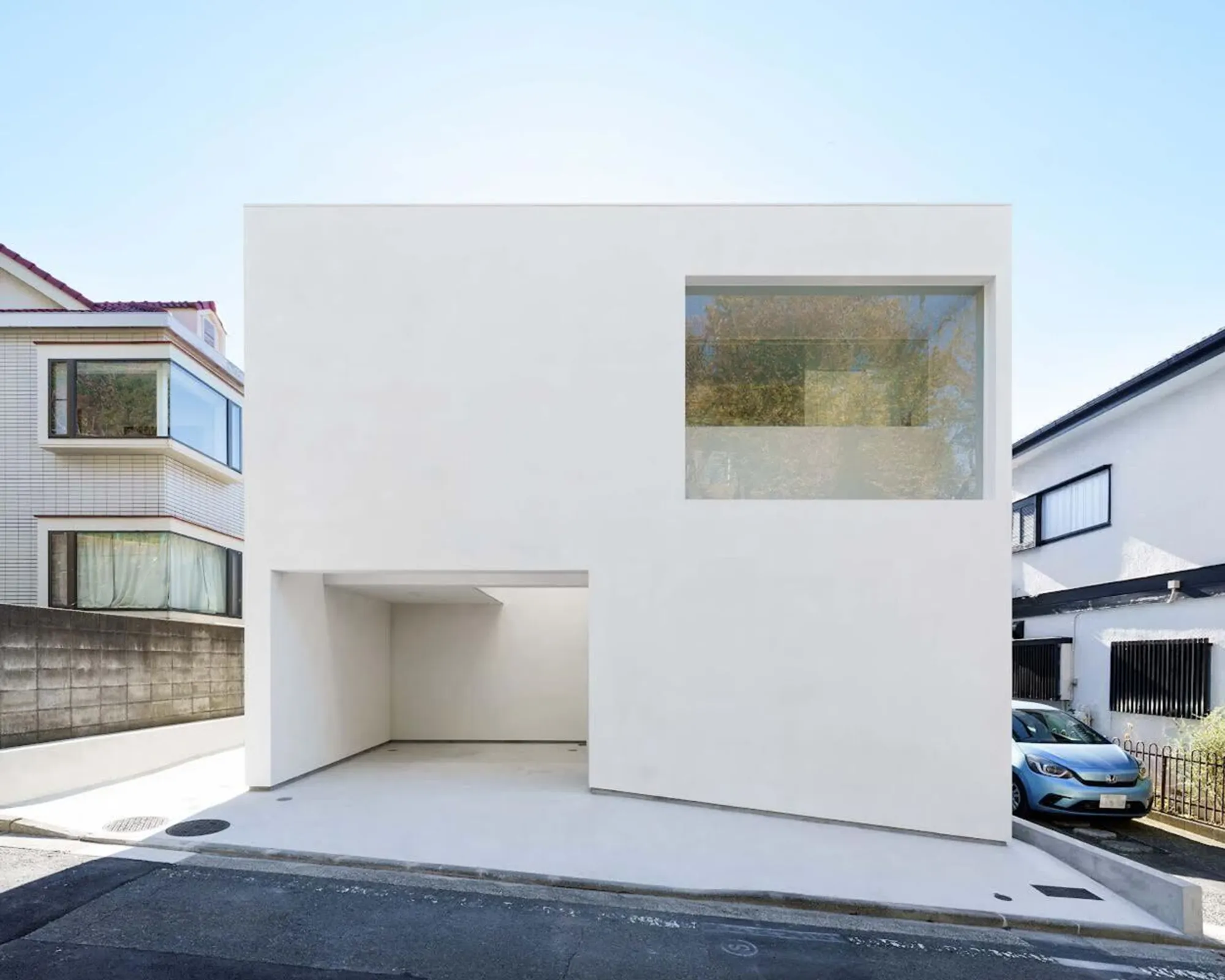 House With Eight Light Courtyards by ha (Hosaka Hironobu Architect Associate): Innovative Light-Filled Residential Desi
