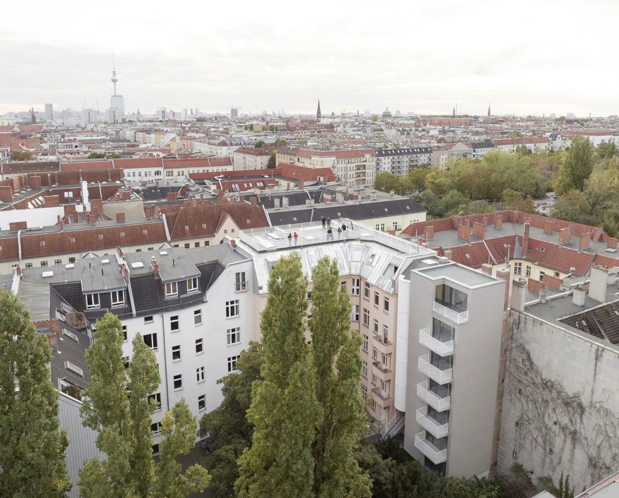 Berlin Backyard Tower 6x9: Compact Urban Living with Sustainable Design