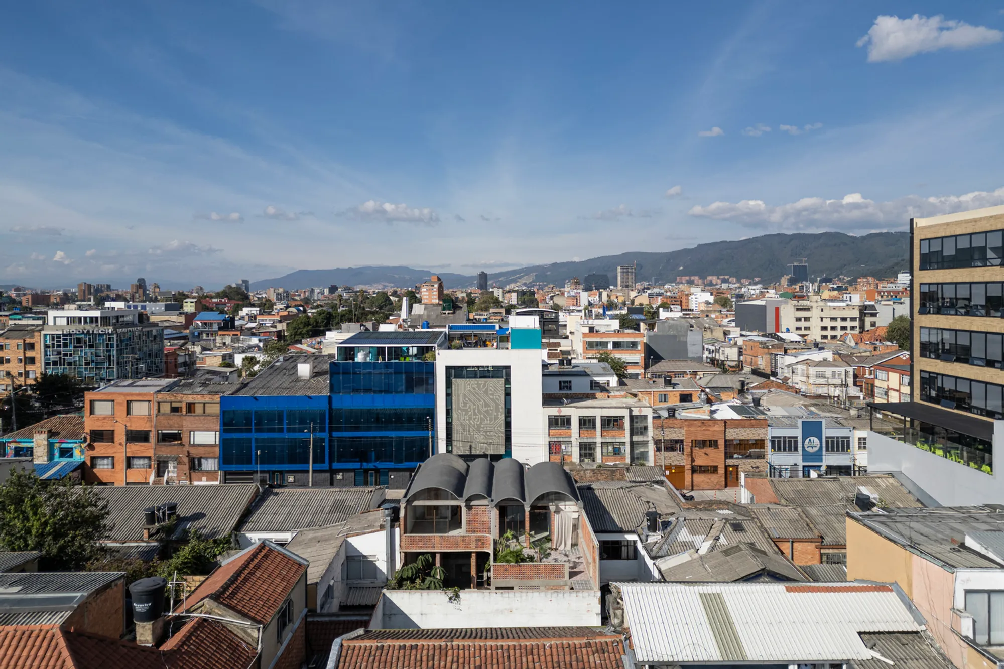 Atelier Tropical House: A Contemporary Urban Oasis in Bogotá