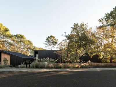 House in the Trees by OECO Architectes: A Sustainable Timber Home in Biscarrosse, France