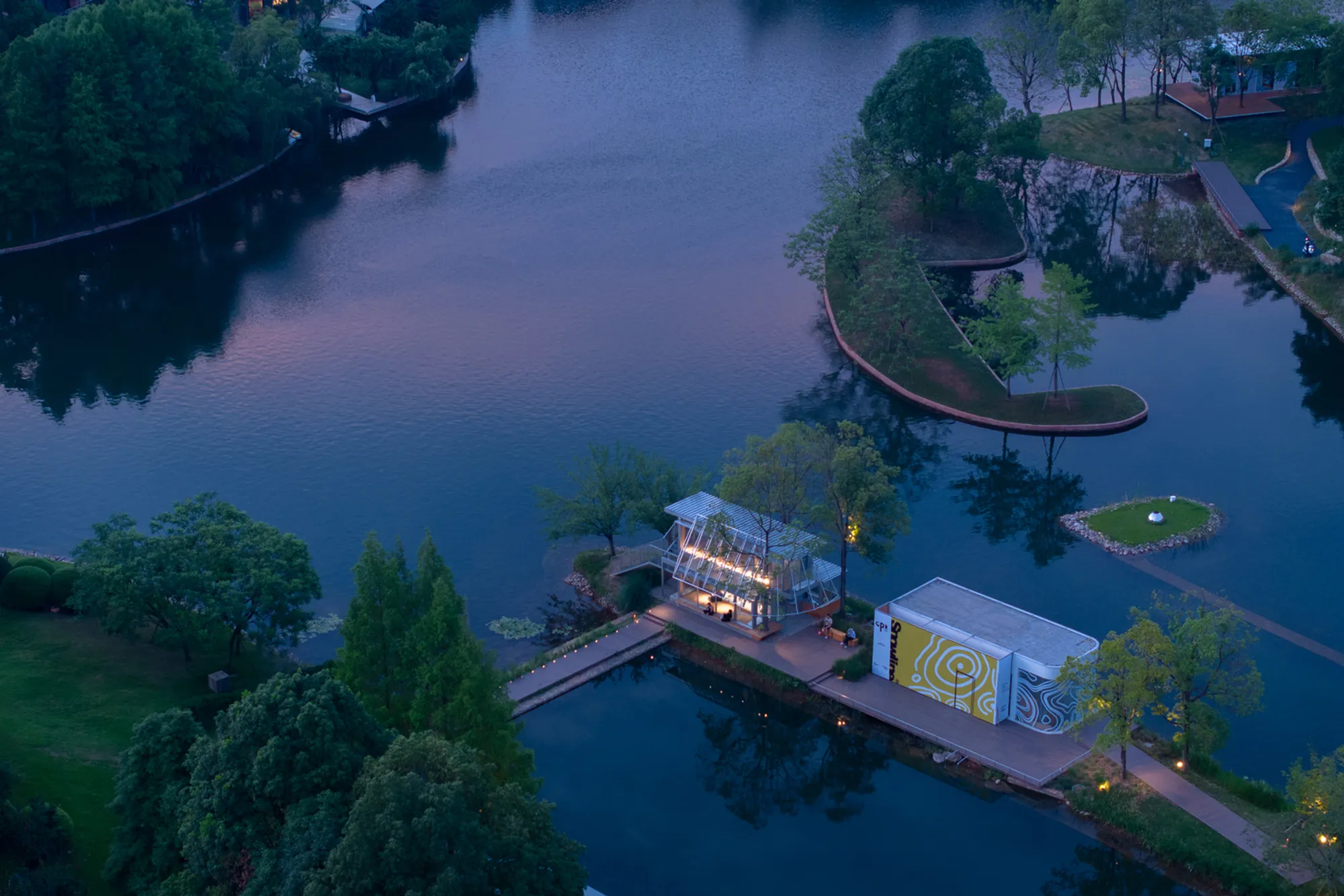 Lakeside Retail Pavilion Integrating Public Space and Sustainable Design in Chengdu