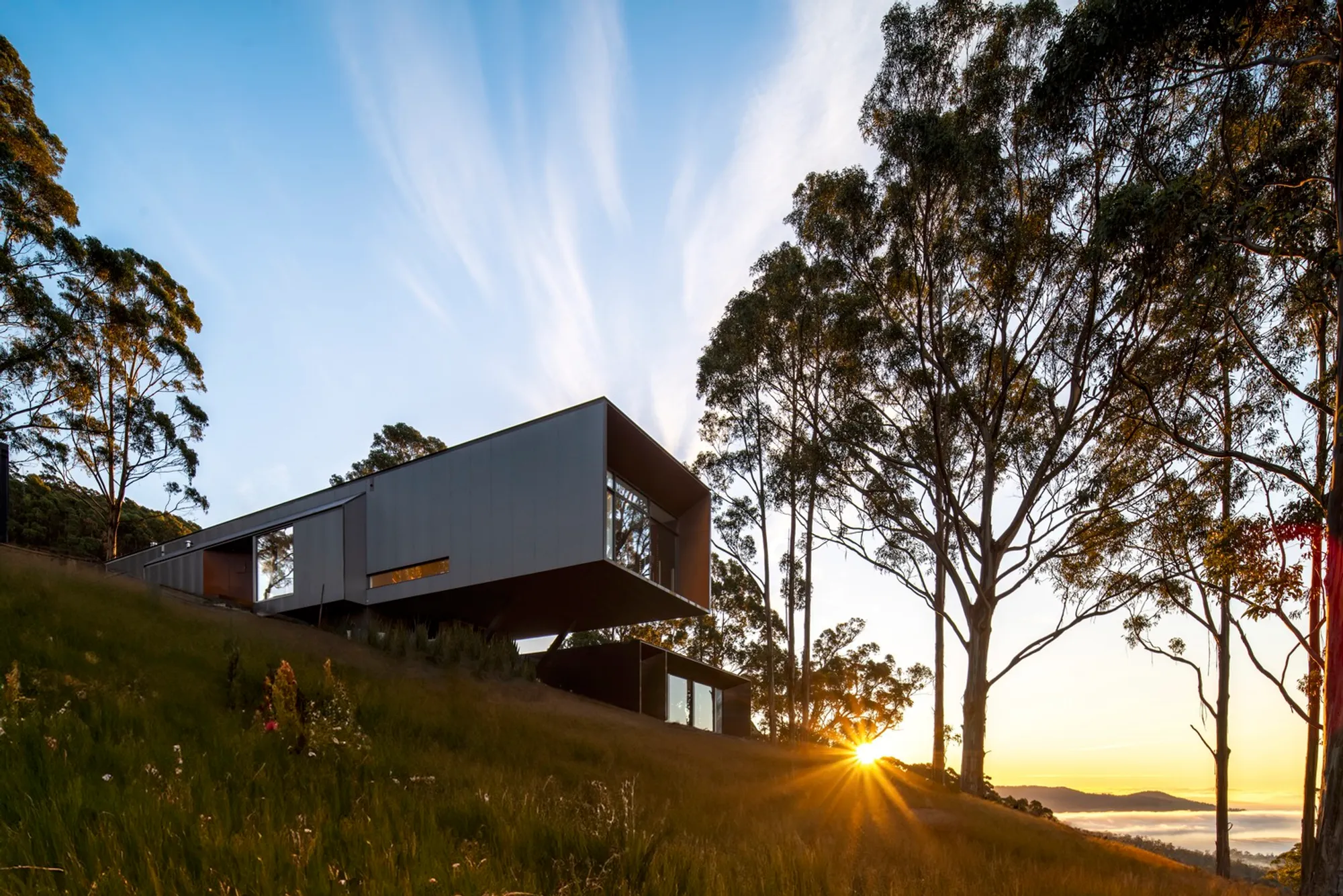 MountainTop Snug Resort by IAPA Design: A Serene Hillside Retreat in Tasmania