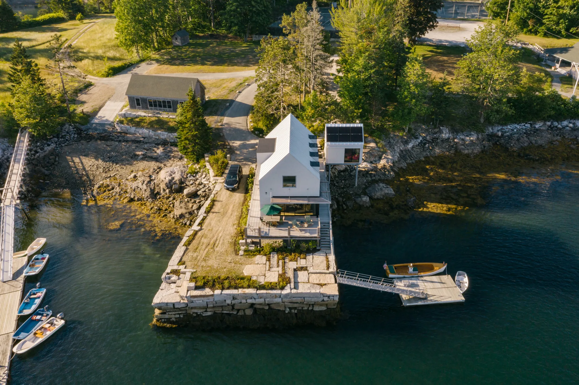 House on a Wharf by ElliottArchitects: Coastal Living Redefined in Brooksville