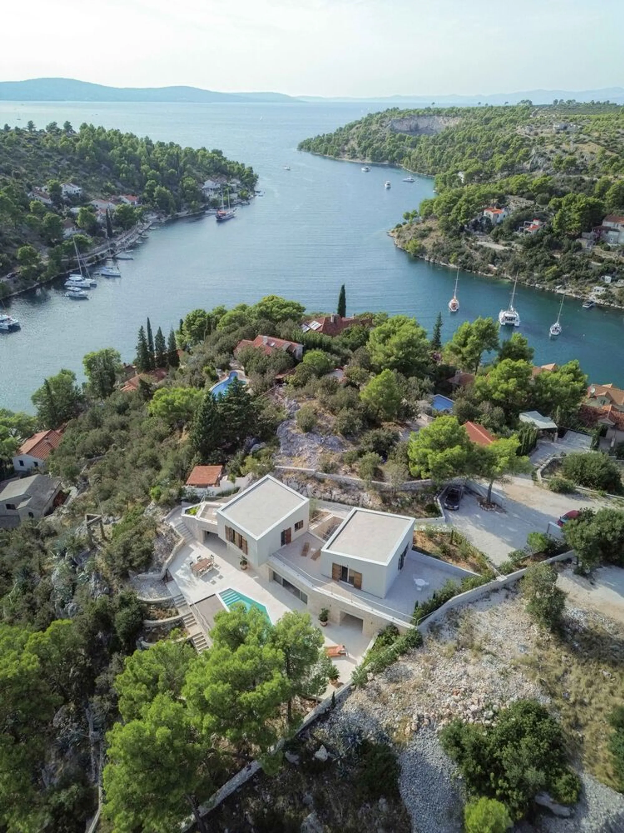 House De Marchi: Mediterranean Luxury Meets Contextual Design in Bobovišća na Moru