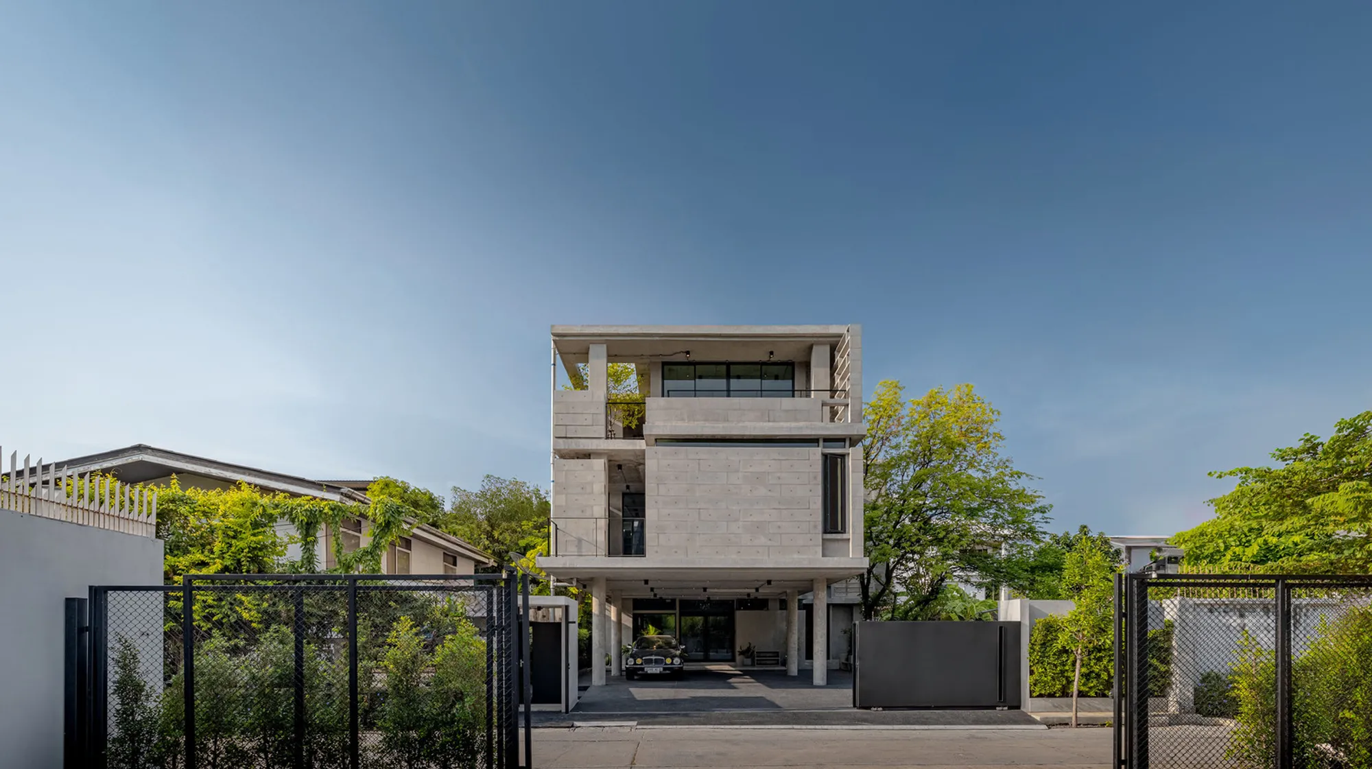 Concrete Collage Office by COLLAGE DESIGN STUDIO: A Minimalist Concrete Workspace in Bangkok