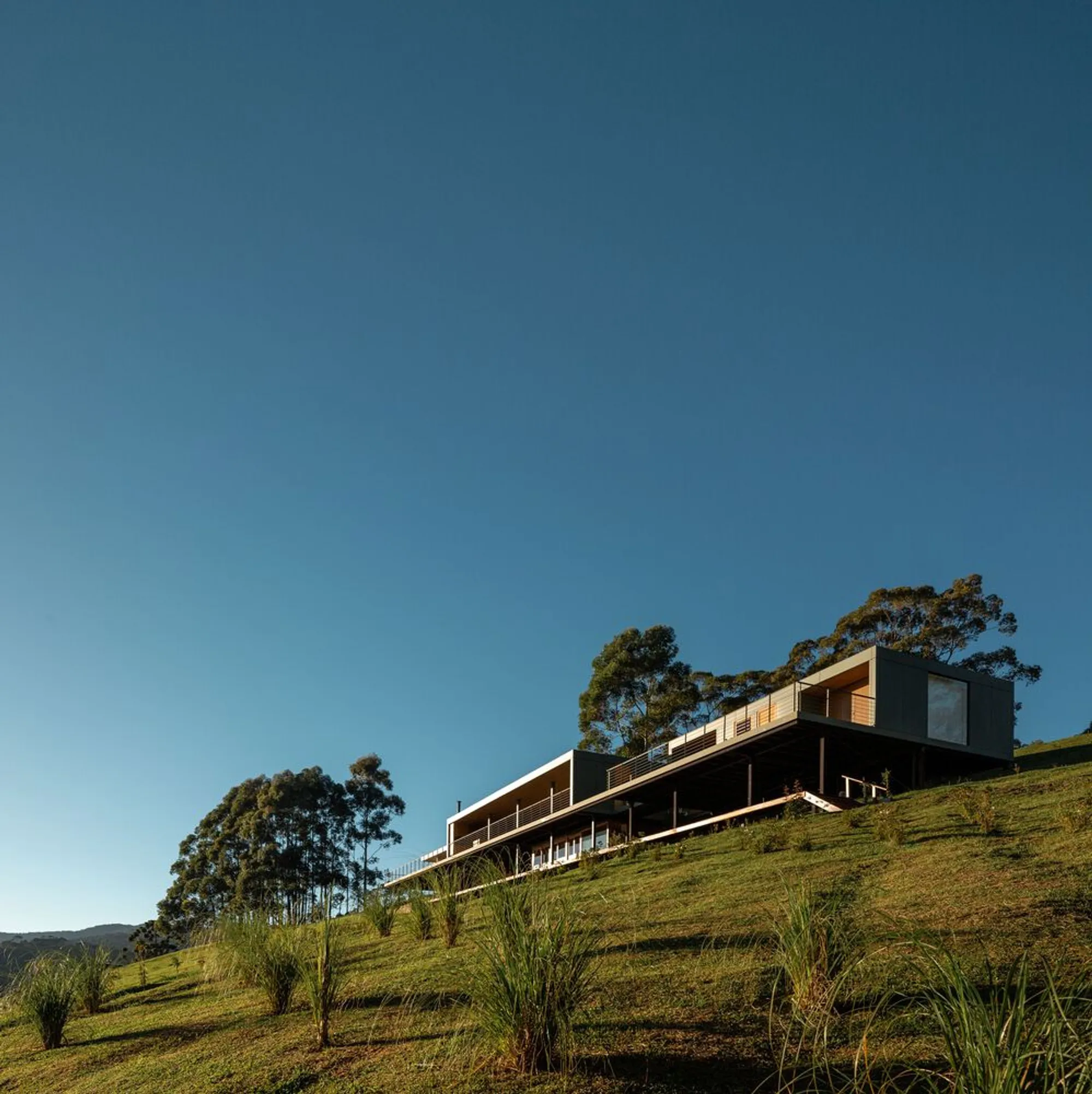 Mantiqueira House by SysHaus and M Magalhães Estúdio