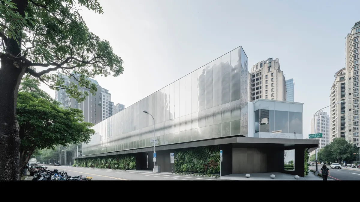 147 Work Station: A Rotational Gesture Redefining Urban Showroom Architecture