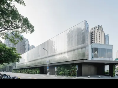 147 Work Station: A Rotational Gesture Redefining Urban Showroom Architecture