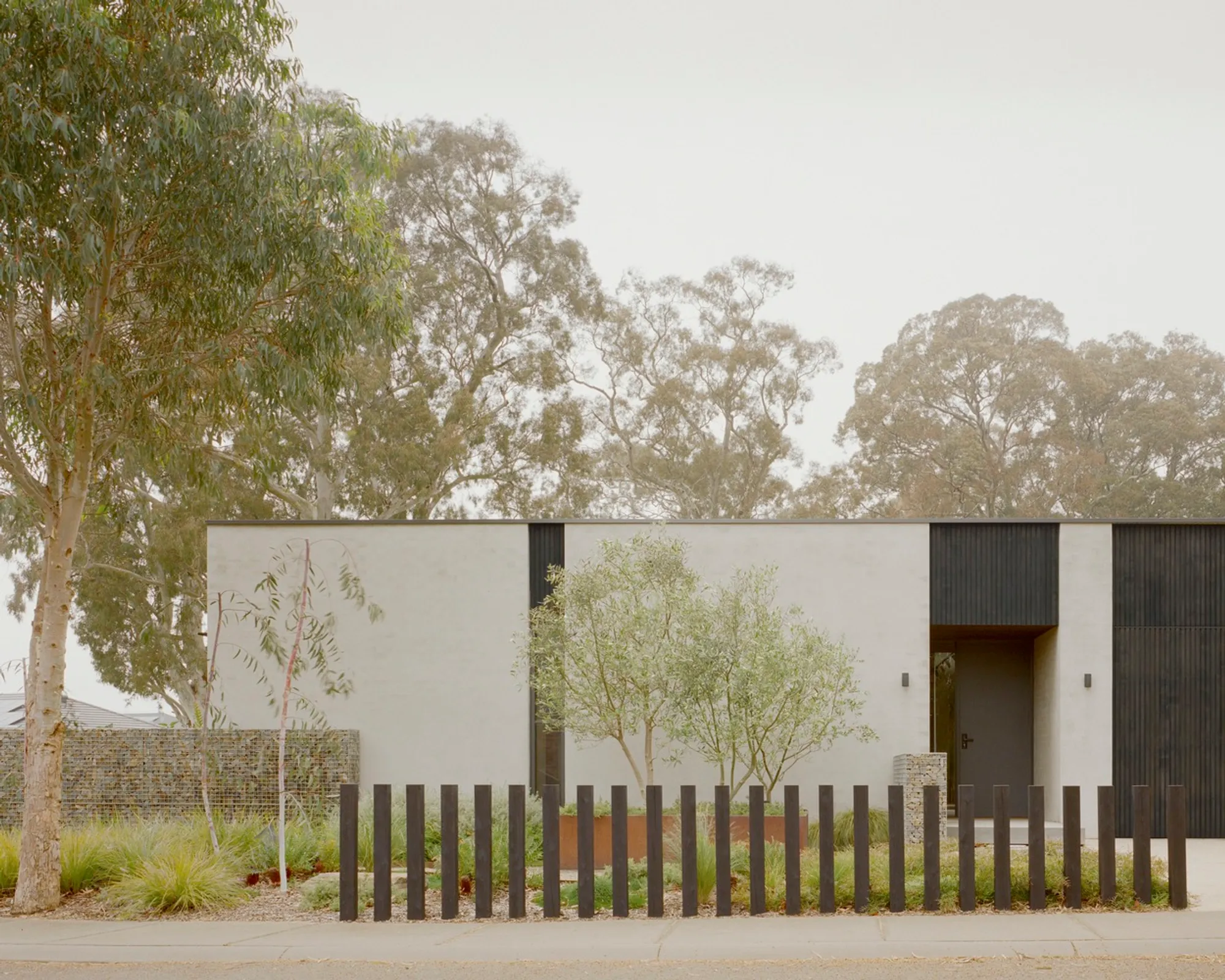 Three Garden House: A Serene Retreat Surrounded by Nature in Adelaide Hills