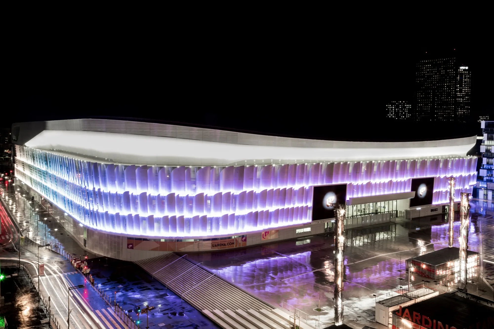 2P Architectes Wraps Europe's Largest Indoor Arena in 592 Luminous Aluminum Scales at La Défense