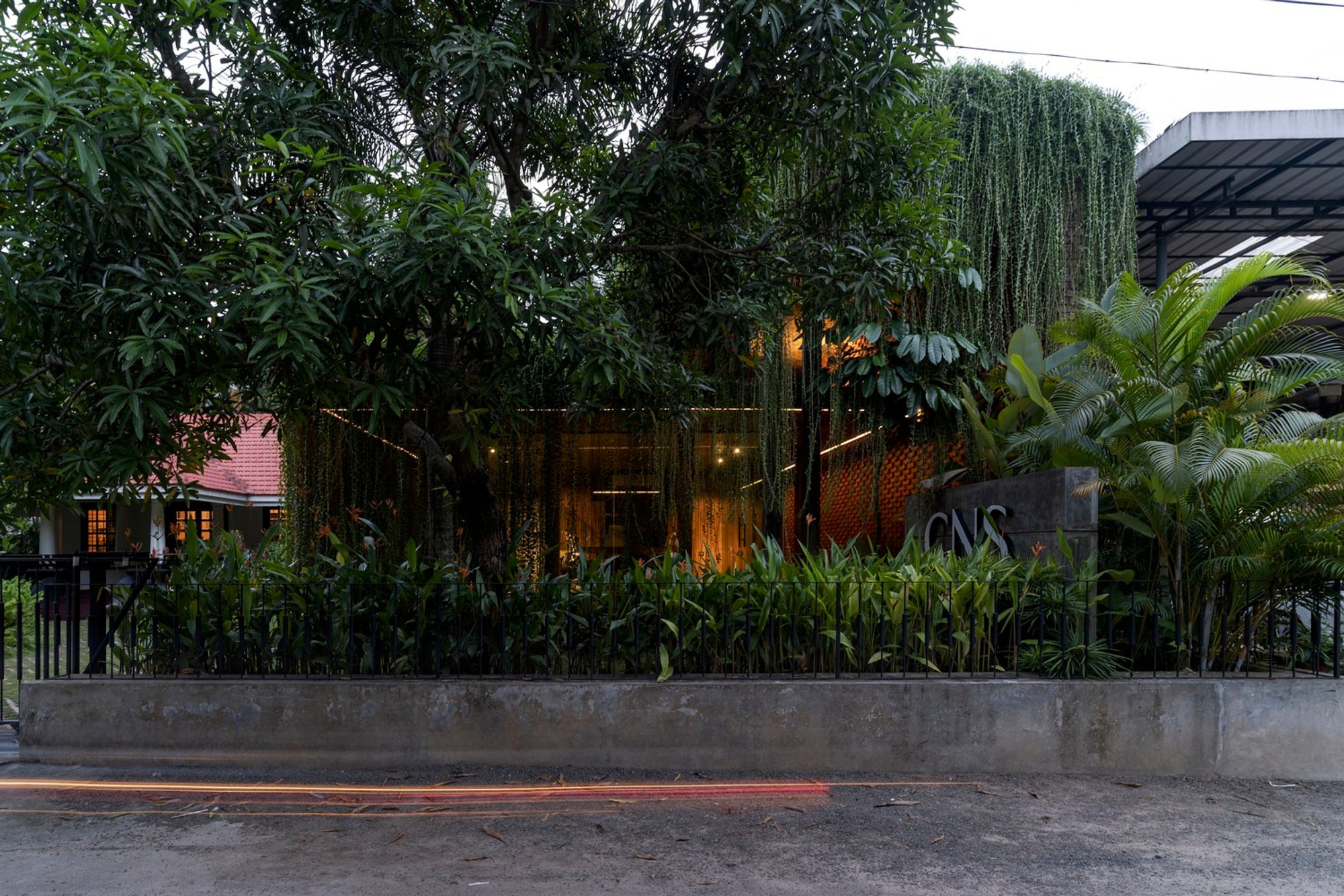 CNS Office by Studio Avocado: A Minimalist Floating Workspace in Kayamkulam, India