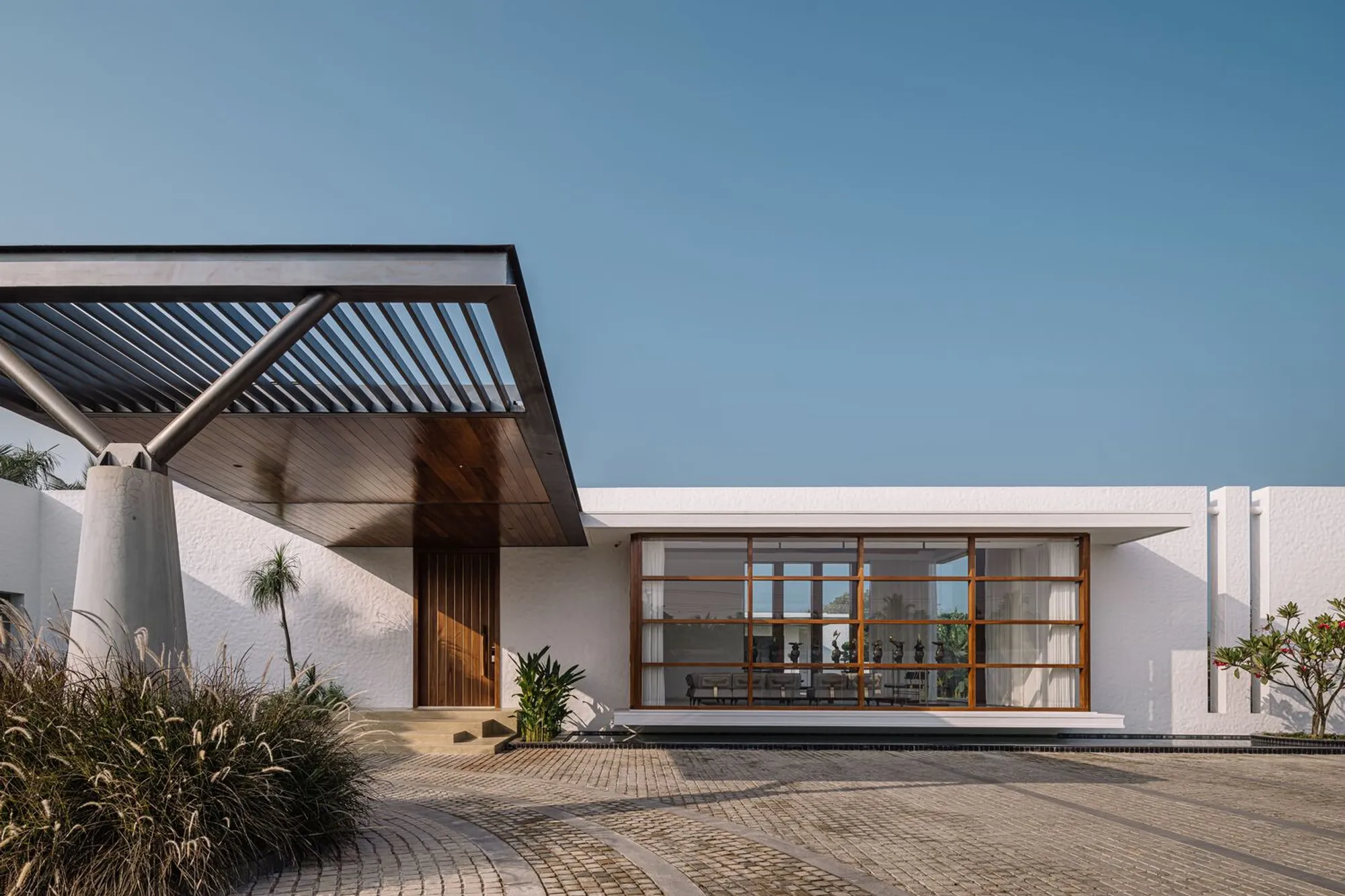 White House by Dipen Gada and Associates: A Contemporary Luxury Residence in Porbandar