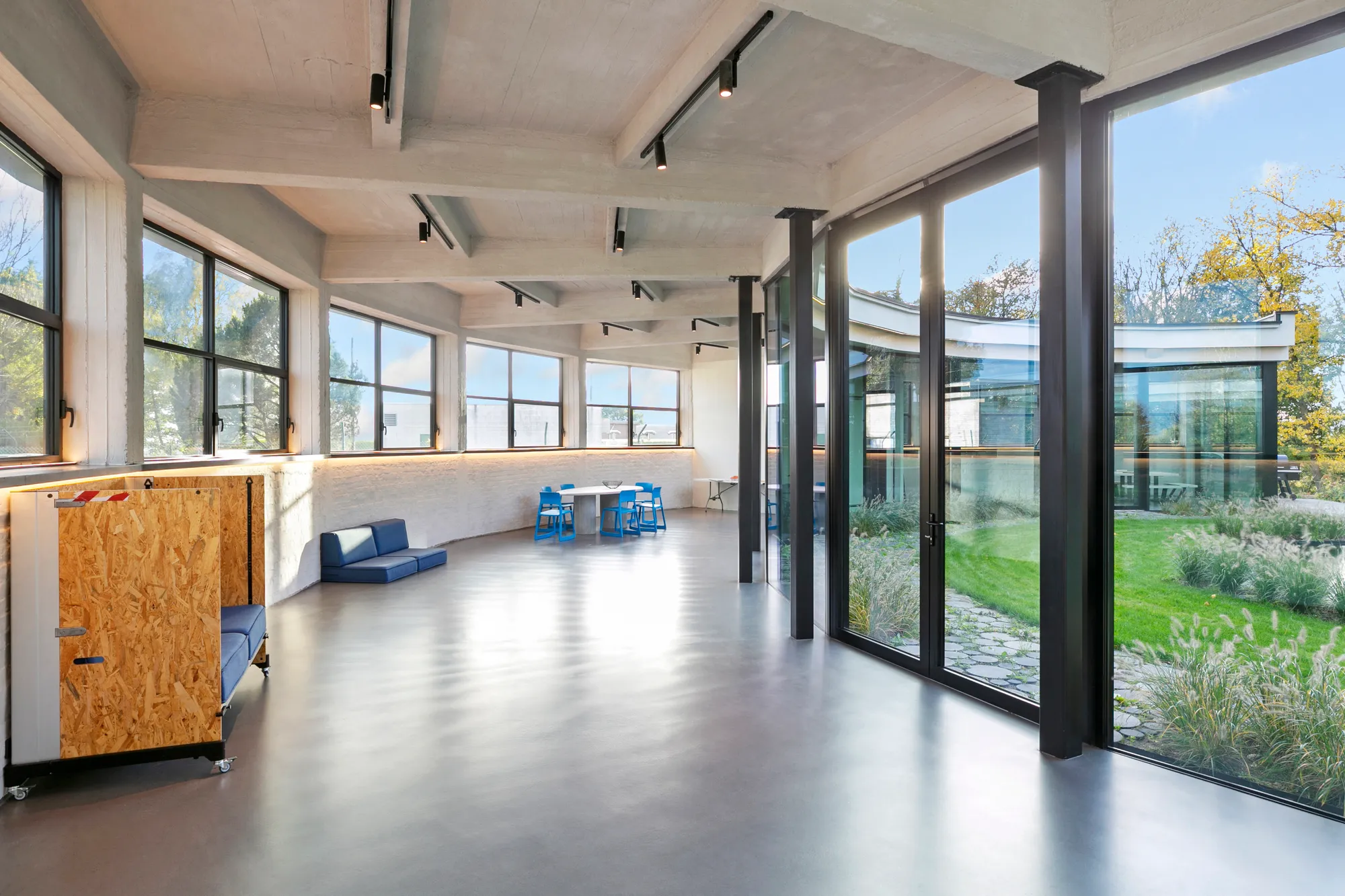 C MIL Building Renovation By CASTOR FIBER Architecture Studio