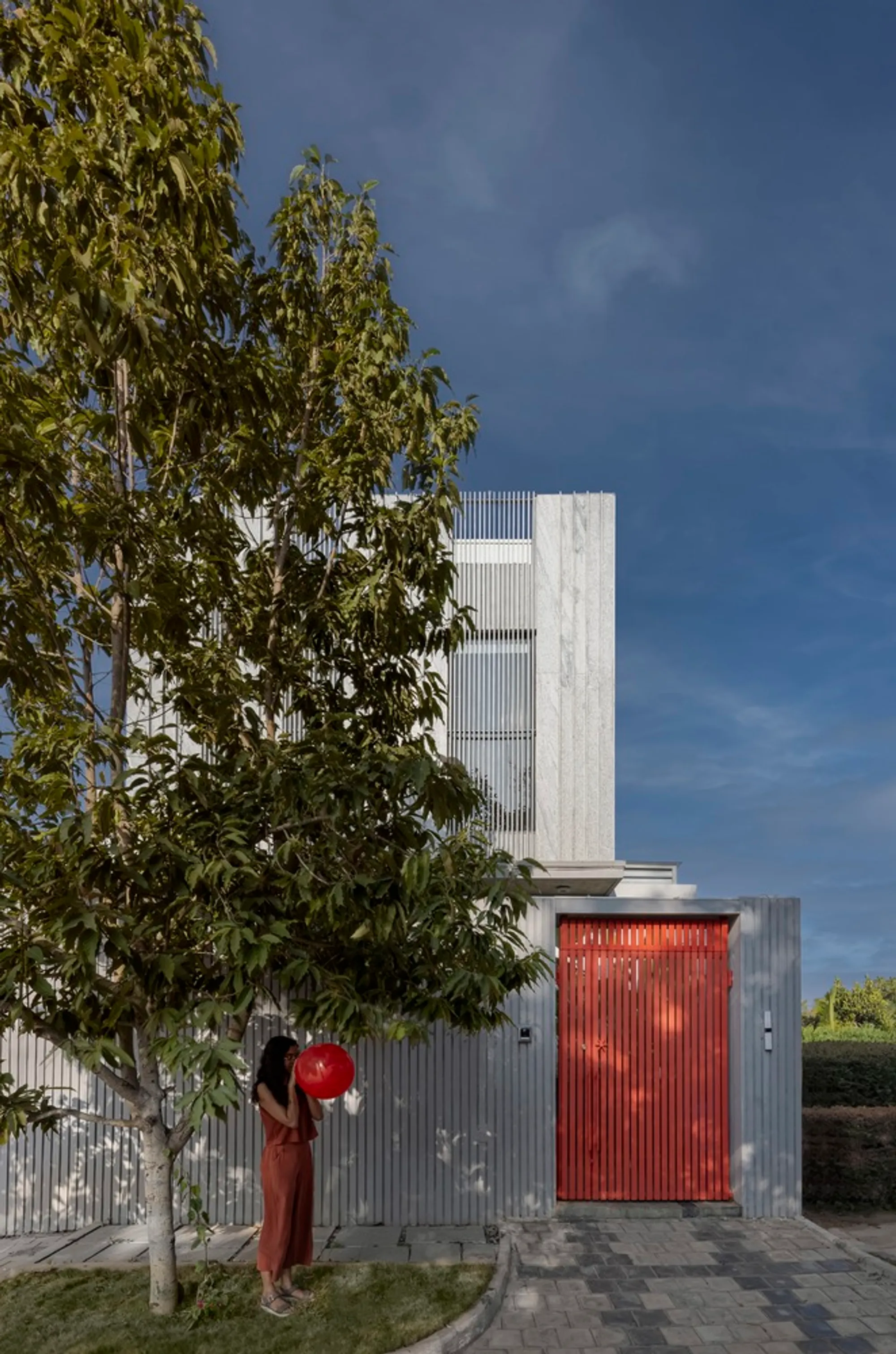 Maya House: Harmonious Living with Pets by Kamat & Rozario Architecture