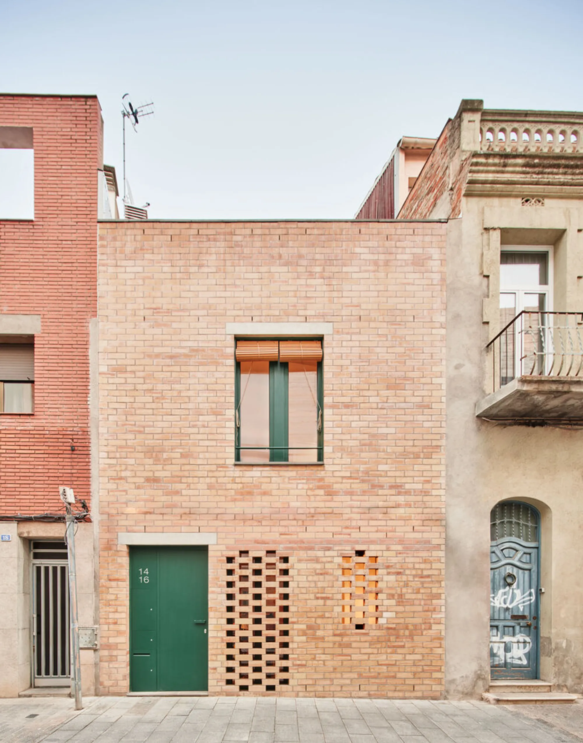 103RAV: New House Between Dividing Walls in Sabadell