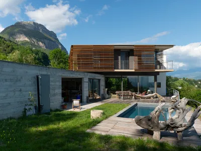 Bioclimatic Contemporary House in Grenoble by INDY ARCHITECTES: Sustainable Living with Panoramic Mountain Views