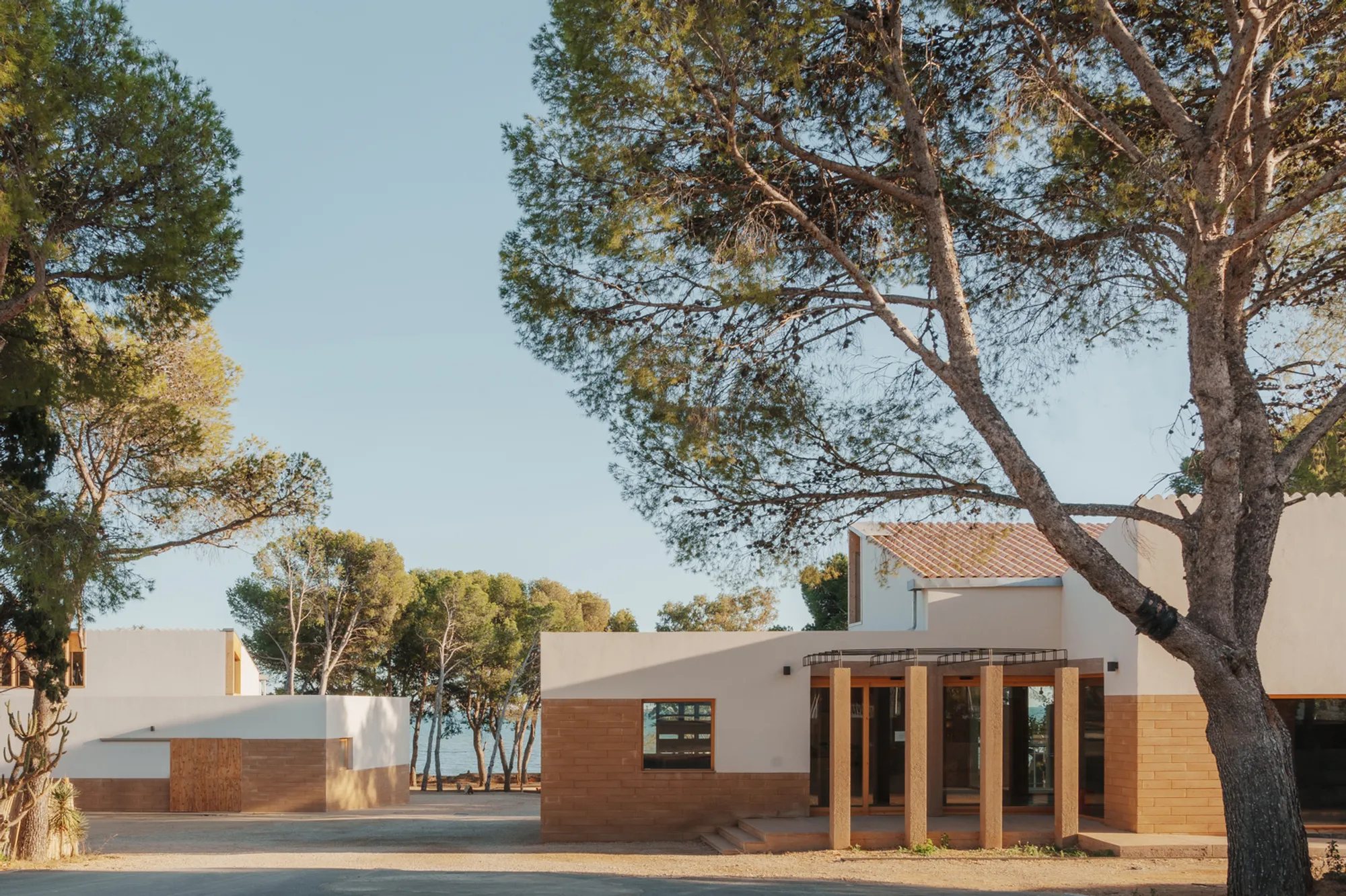 Alfacs: A Living Mediterranean Resort Shaped by Time and Process