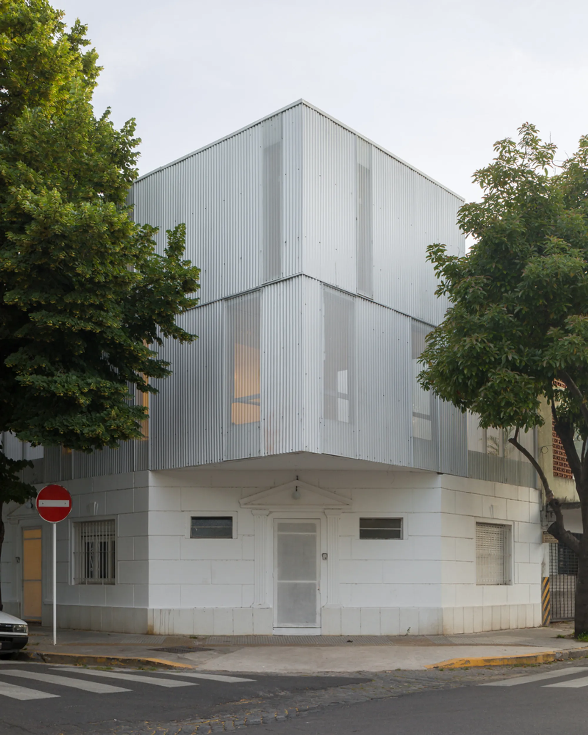Peaches Besares: Innovative Residential Renovation in Buenos Aires by IR Arquitectura