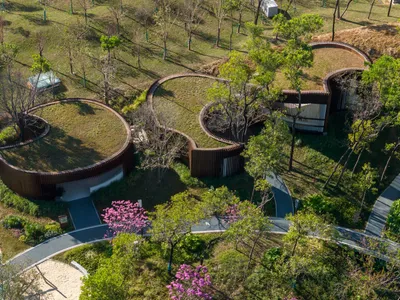 Qiaochengbei Park Visitor Center by Atelier XI