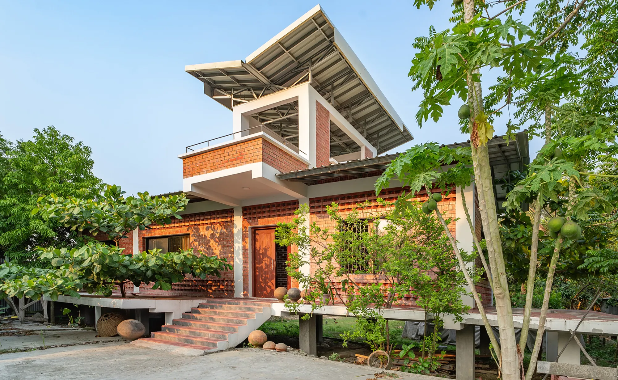 Fakir Bari House: A Sustainable and Nature-Inspired Home in Bangladesh
