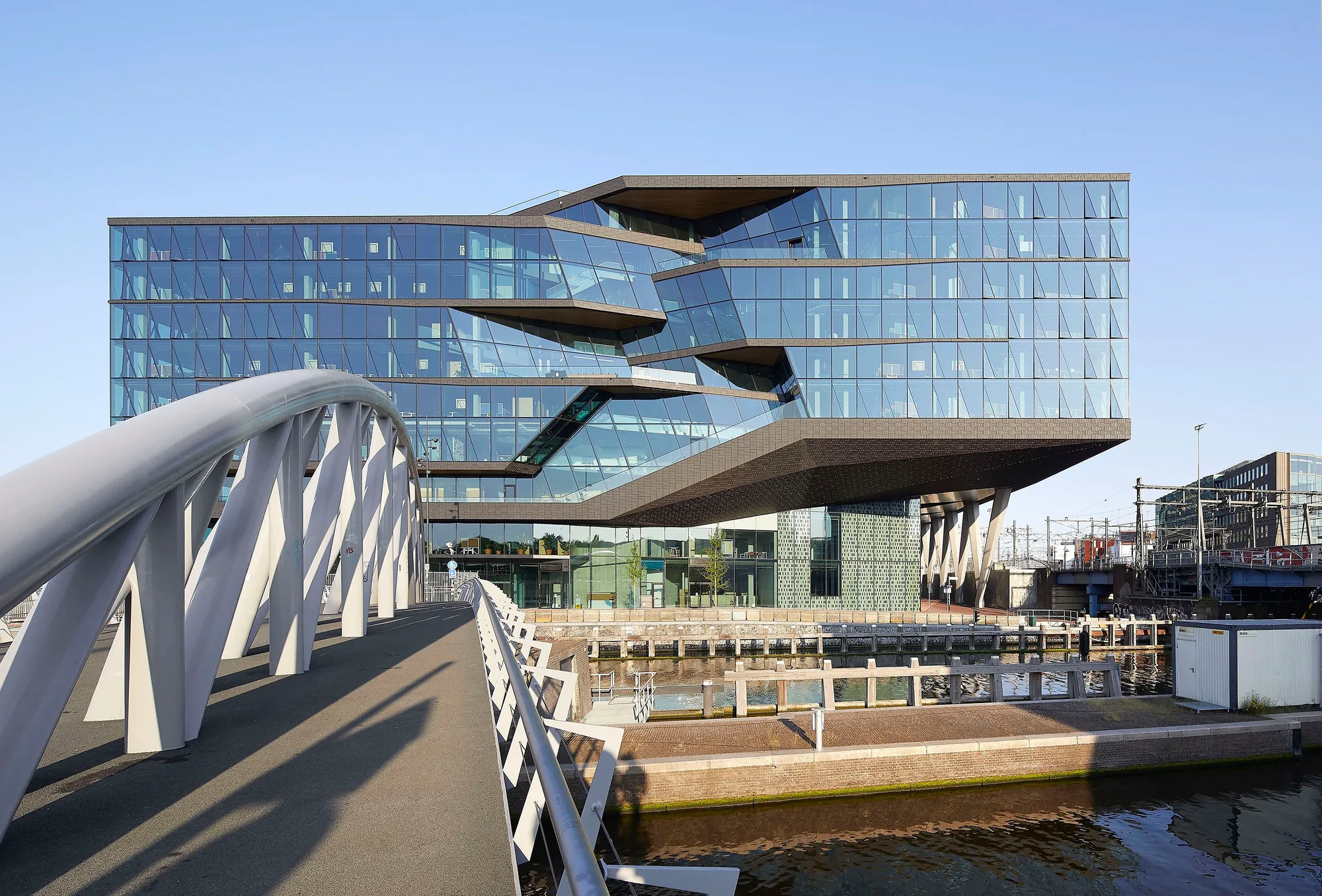 Booking.com City Campus by UNStudio