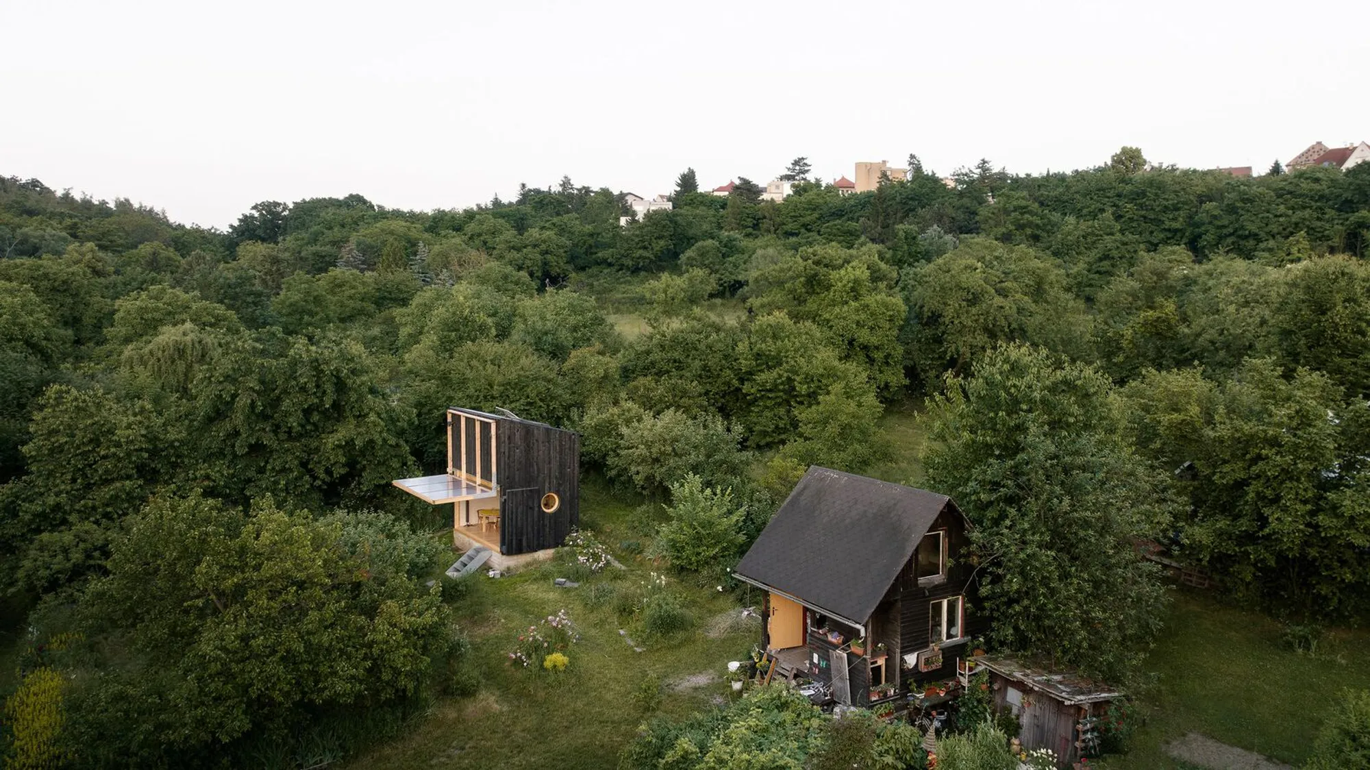 Garden Pavilion by BYRÓ Architekti: A Minimalist Urban Retreat in Prague