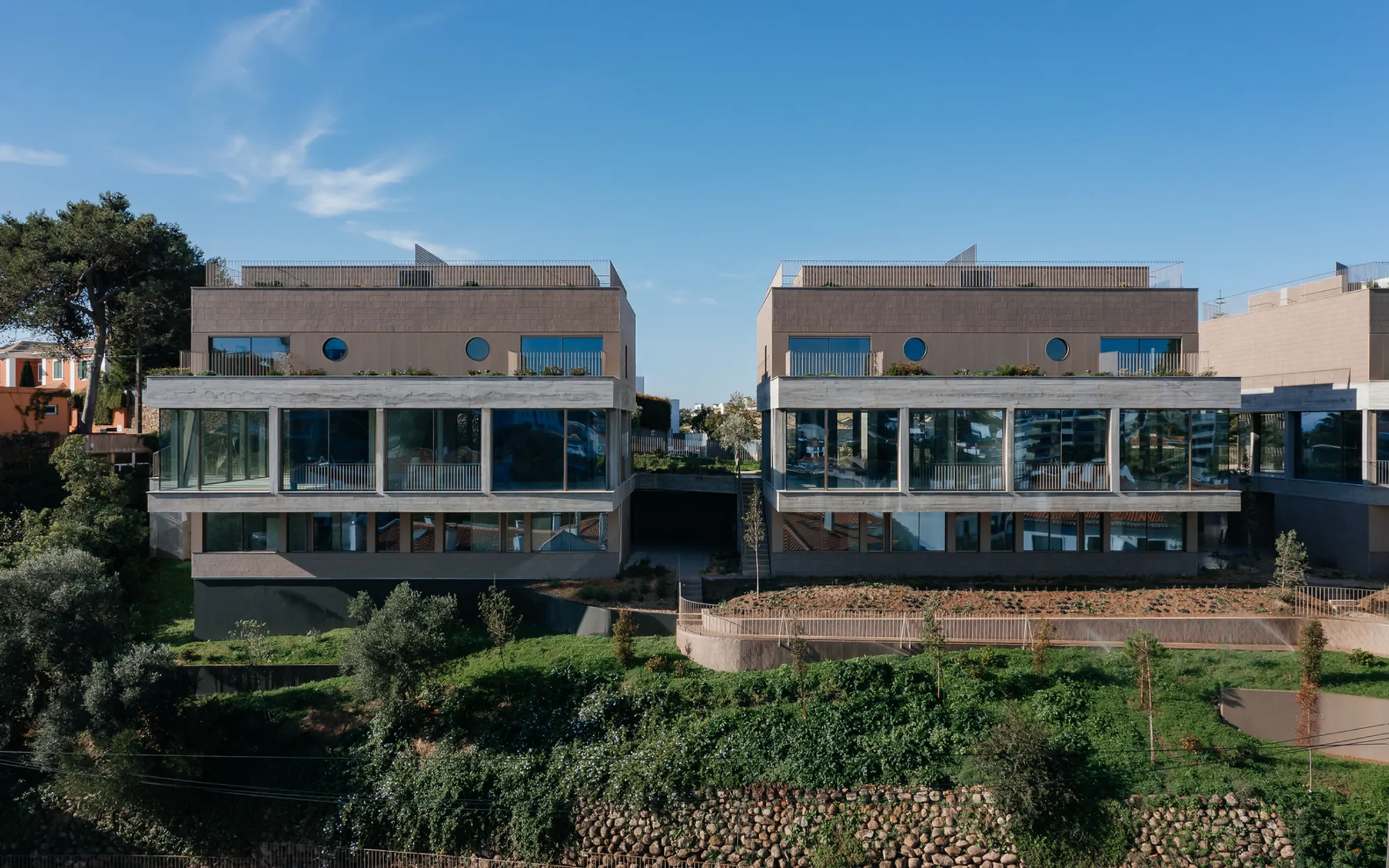Four Residential Volumes on Avenida Brasil: A Contemporary Housing Project in Cascais