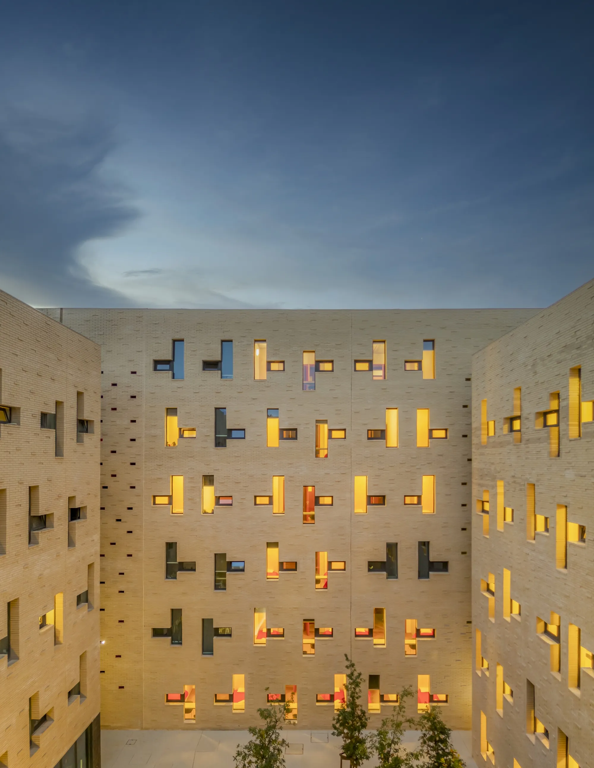 A Brick Residence That Treats Density as a Design Tool