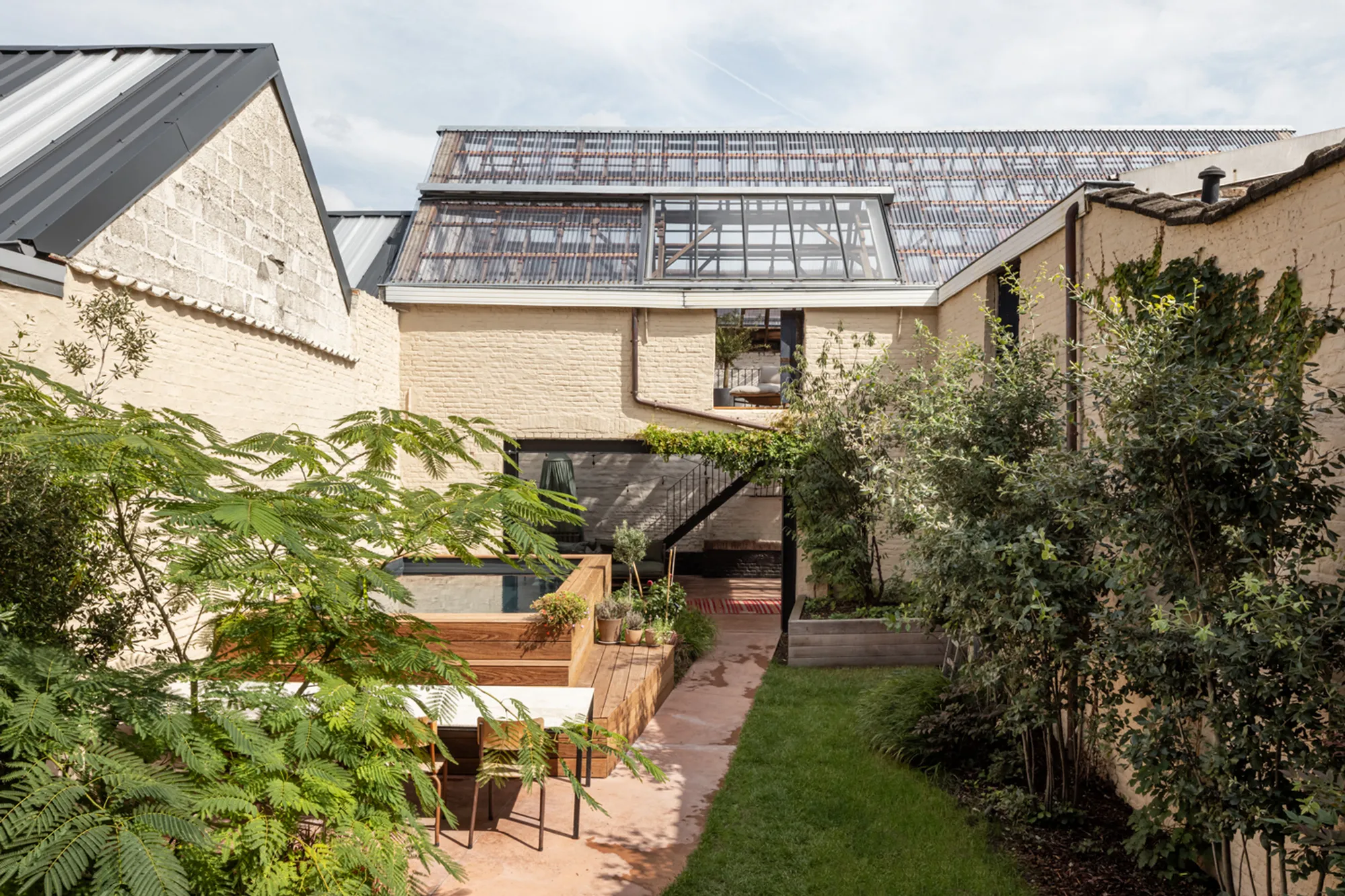From Stable to Modern Family Home: Miel & Eline House by atelier vens vanbelle