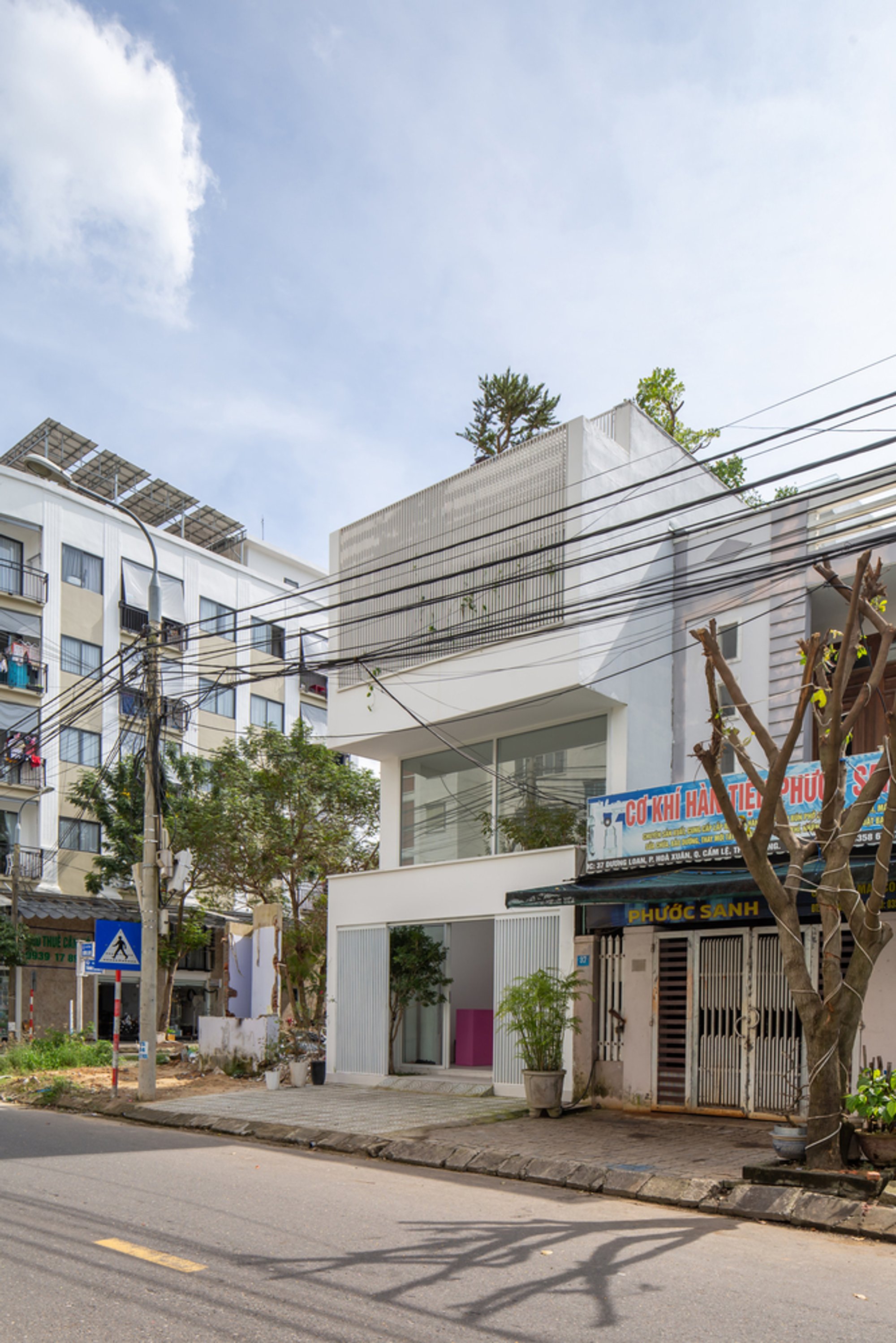 Thong Dong House: A Contemporary Live-Work Residence Designed Around an Atrium by H-H Studio