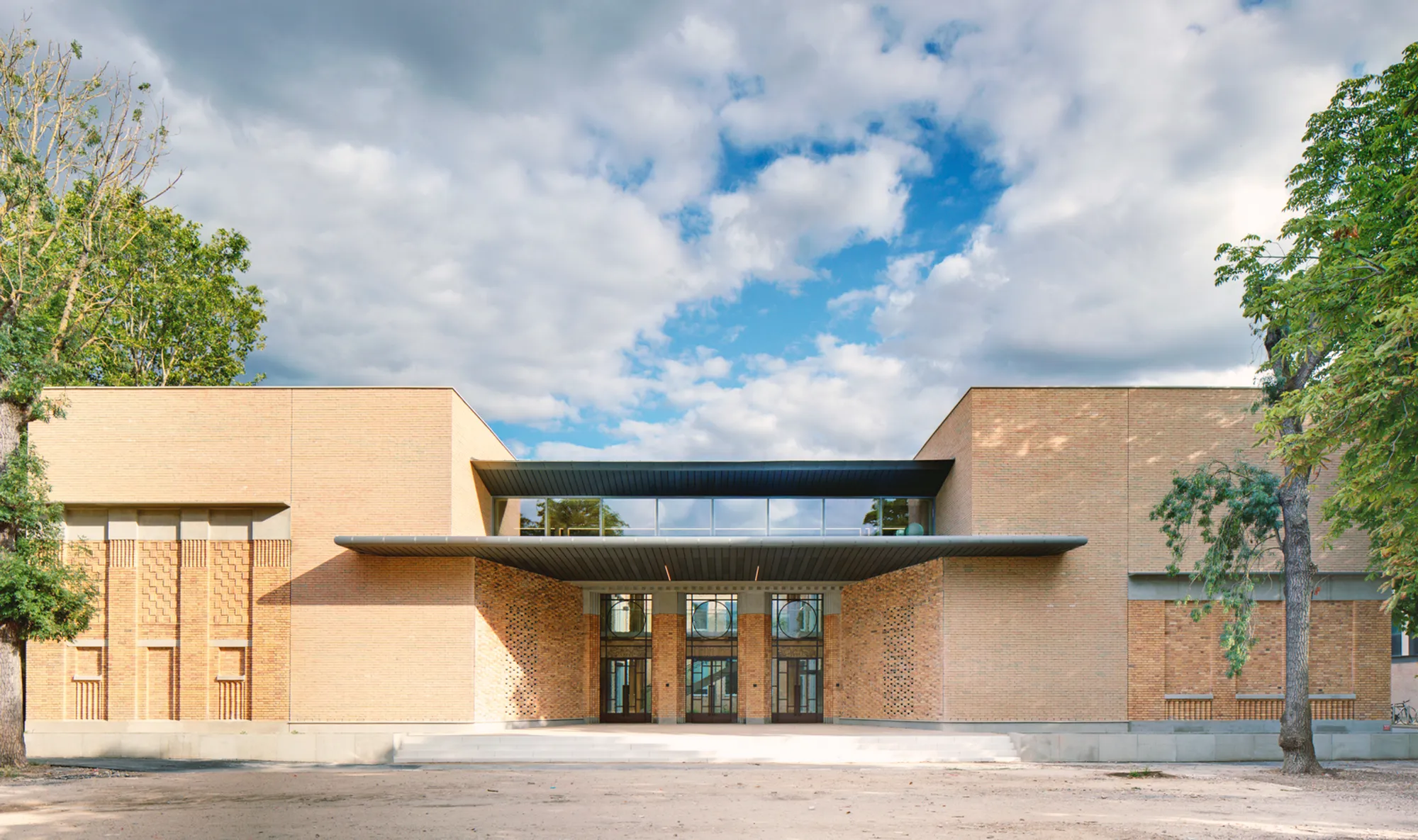 AGORA Campus by ArtBuild: A Sustainable Educational Landmark in Maisons-Alfort