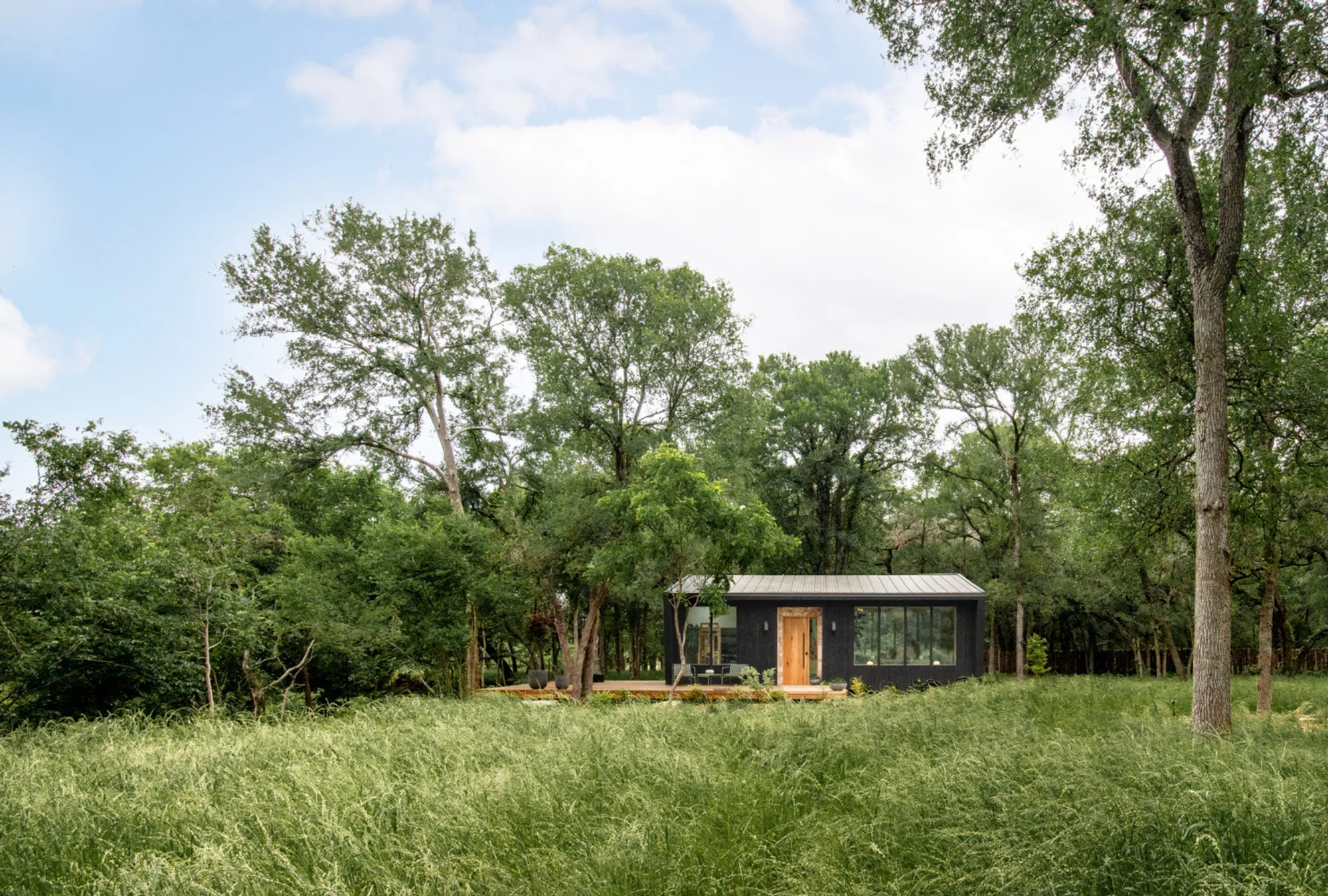 The Nook by Isaac French: A Compact Forest Retreat Blending Architecture, Art, and Experiential Hospitality