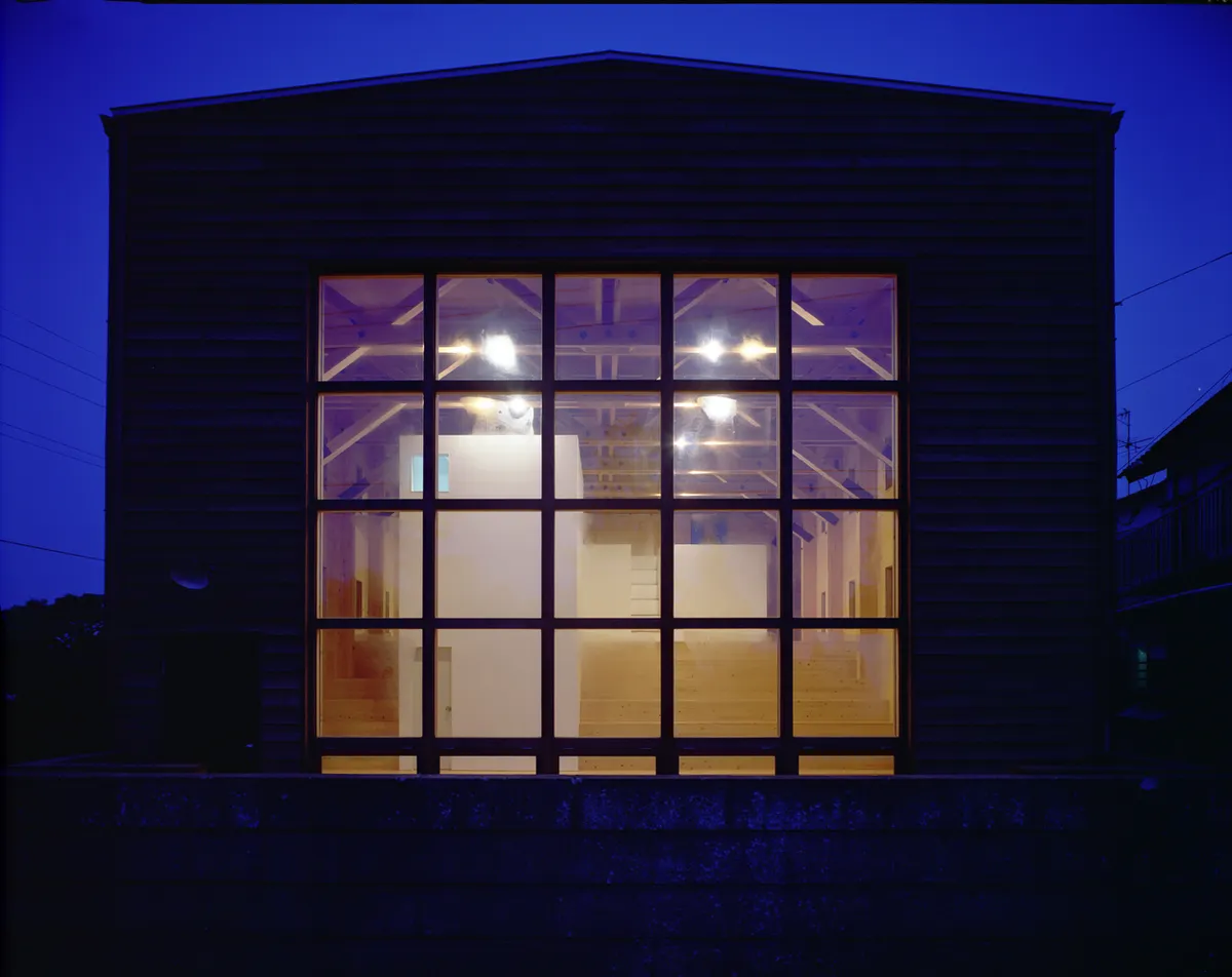 Studio Steps by Riken Yamamoto: Atelier Home Integrating Art, Living, and Performance