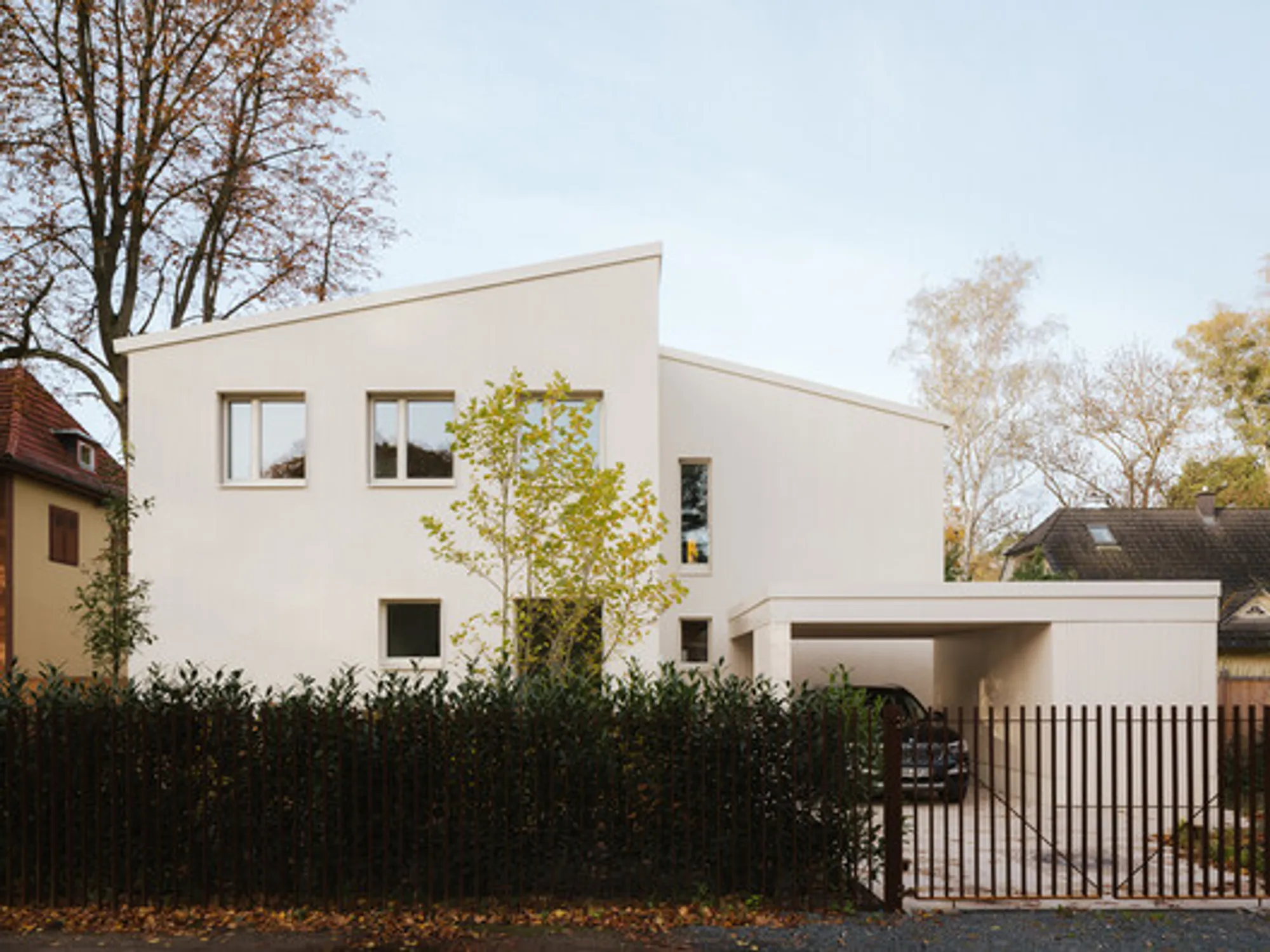 OneTwoHouse: A Dual-Identity Home Blending Unity, Illusion, and Sustainable Living