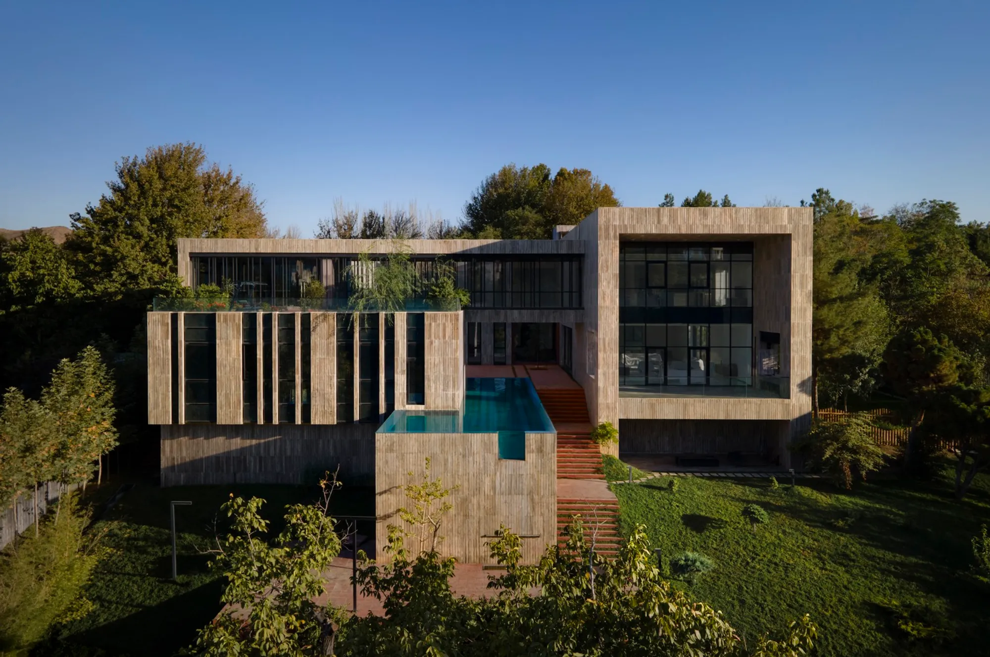 Villa Hesar by Afshin Khosravian and Associates: Mountainous Luxury and Climatic Harmony in Toroqbeh, Iran