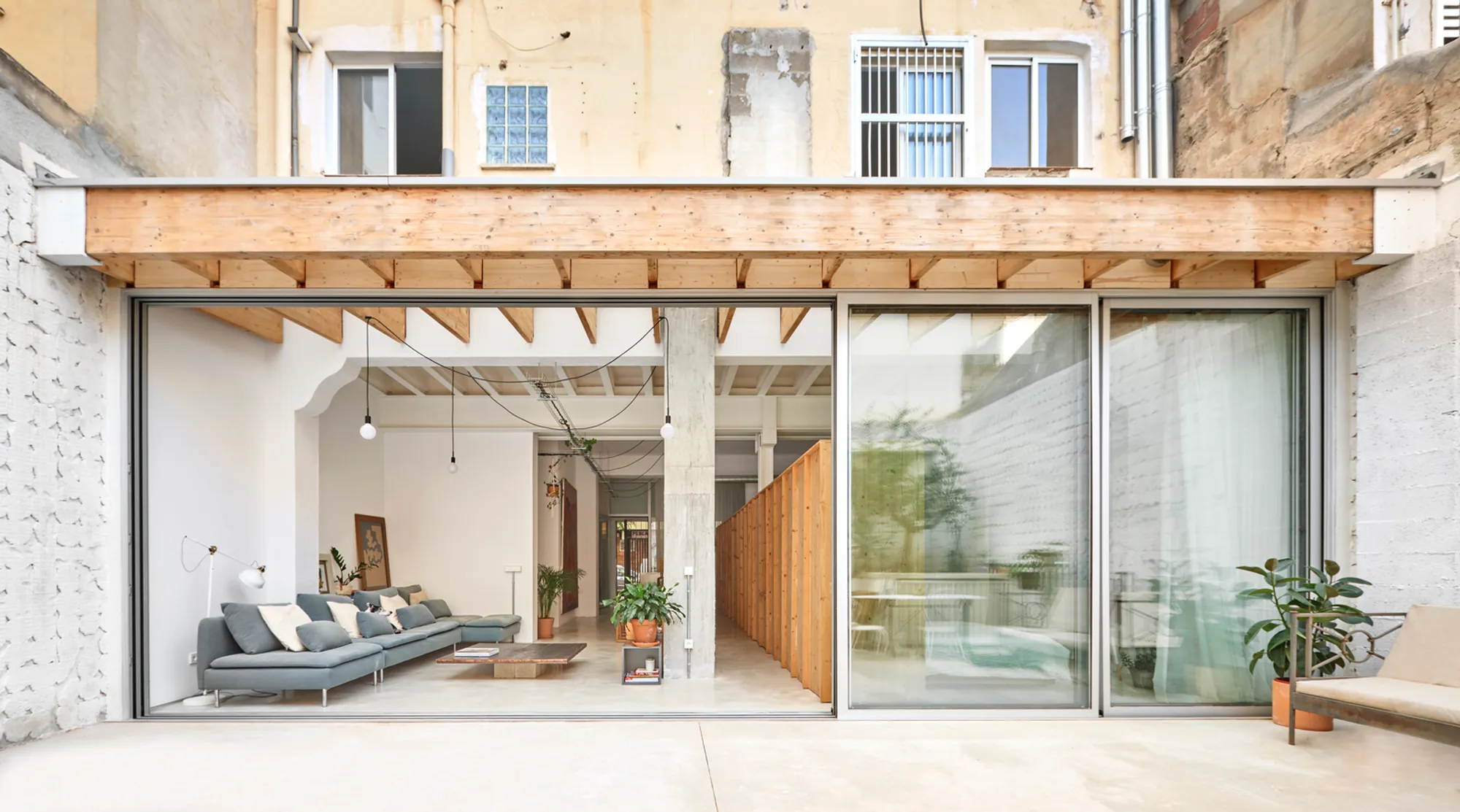 NZ10 Apartment by auba studio: Adaptive Reuse in Palma de Mallorca