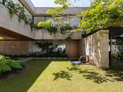PAF House: A Contemporary Tropical Residence Embracing Landscape and Open Architecture