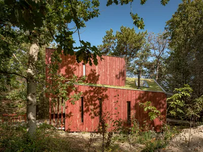 Refuge Forest Cabin Vlieland: A Contemporary Woodland Retreat by Studio Brandvries