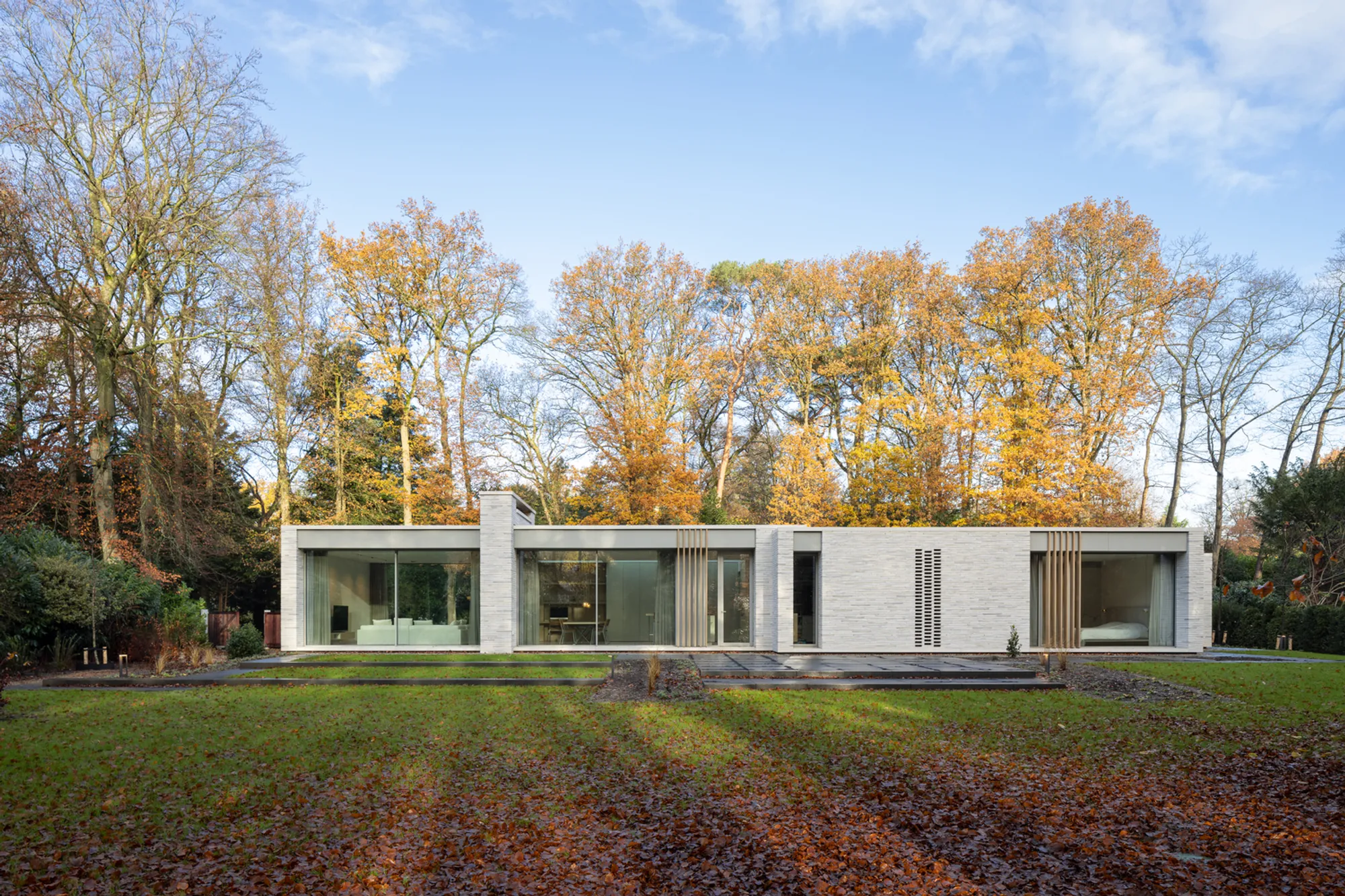 House Hidden Among the Greenery: A Minimalist Forest Residence by Engel Architecten