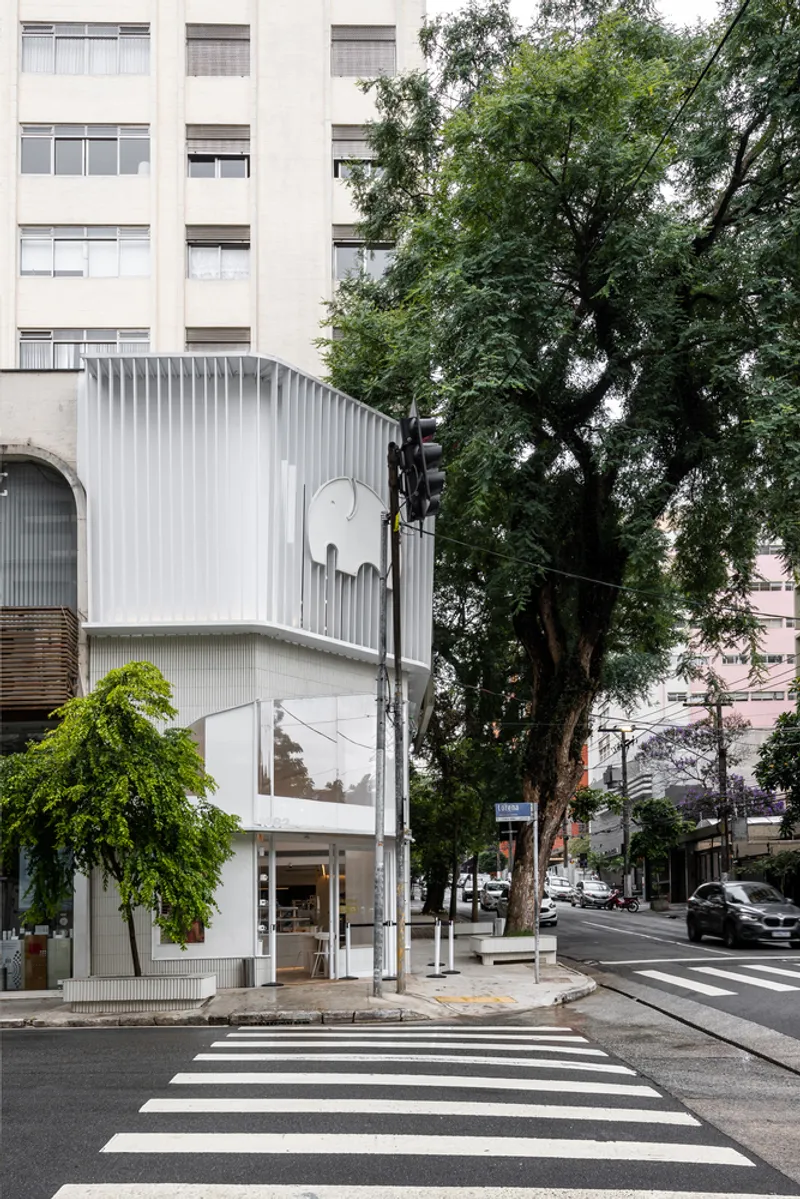 We Coffee Jardins by BYN Studio + ENTRE Arquitetos