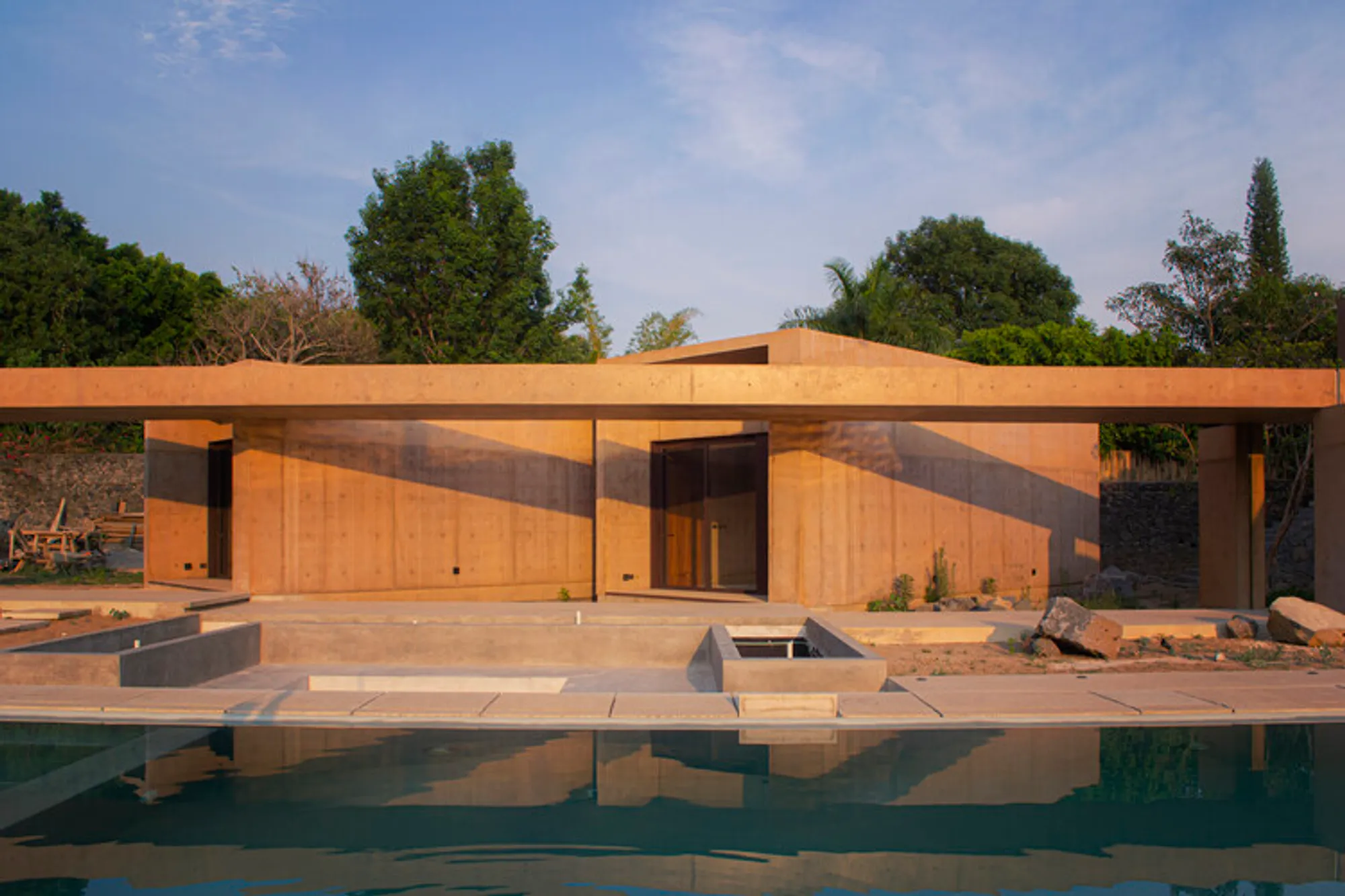 House Macana: A Monastic Retreat Framing Mountain Views Through Earth and Concrete