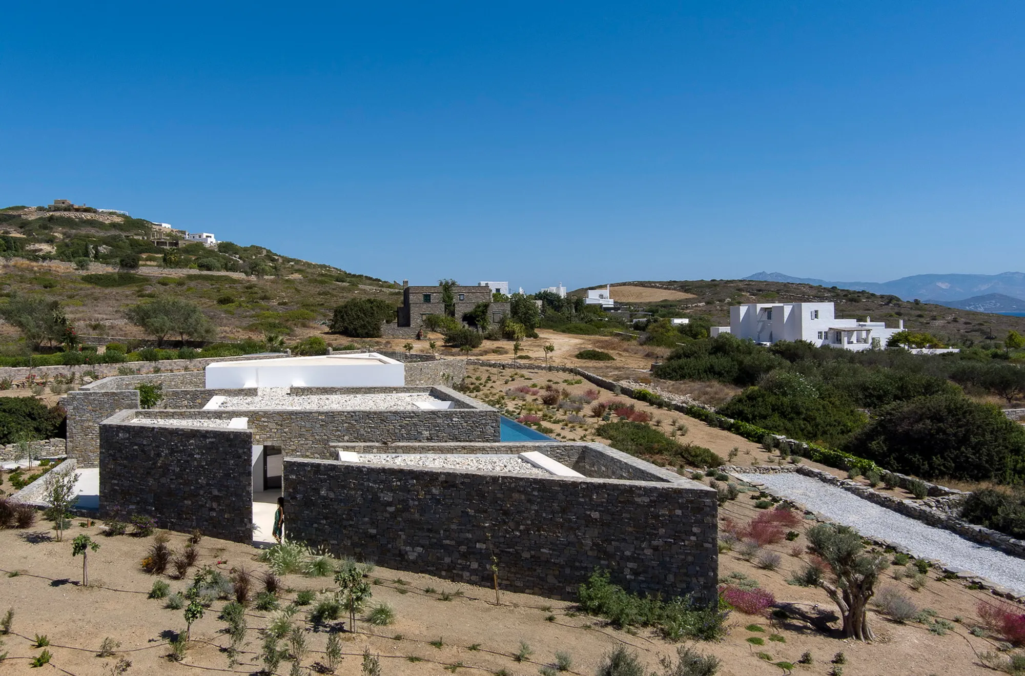 Triangle House in Paros by React Architects: A Bioclimatic Cycladic Residence Shaped by Geometry