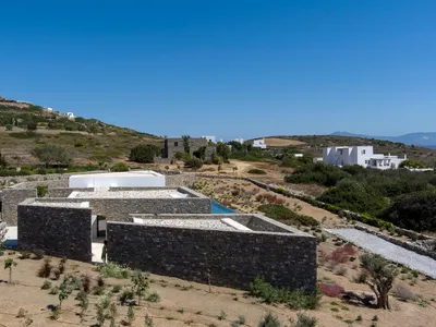 Triangle House in Paros by React Architects: A Bioclimatic Cycladic Residence Shaped by Geometry