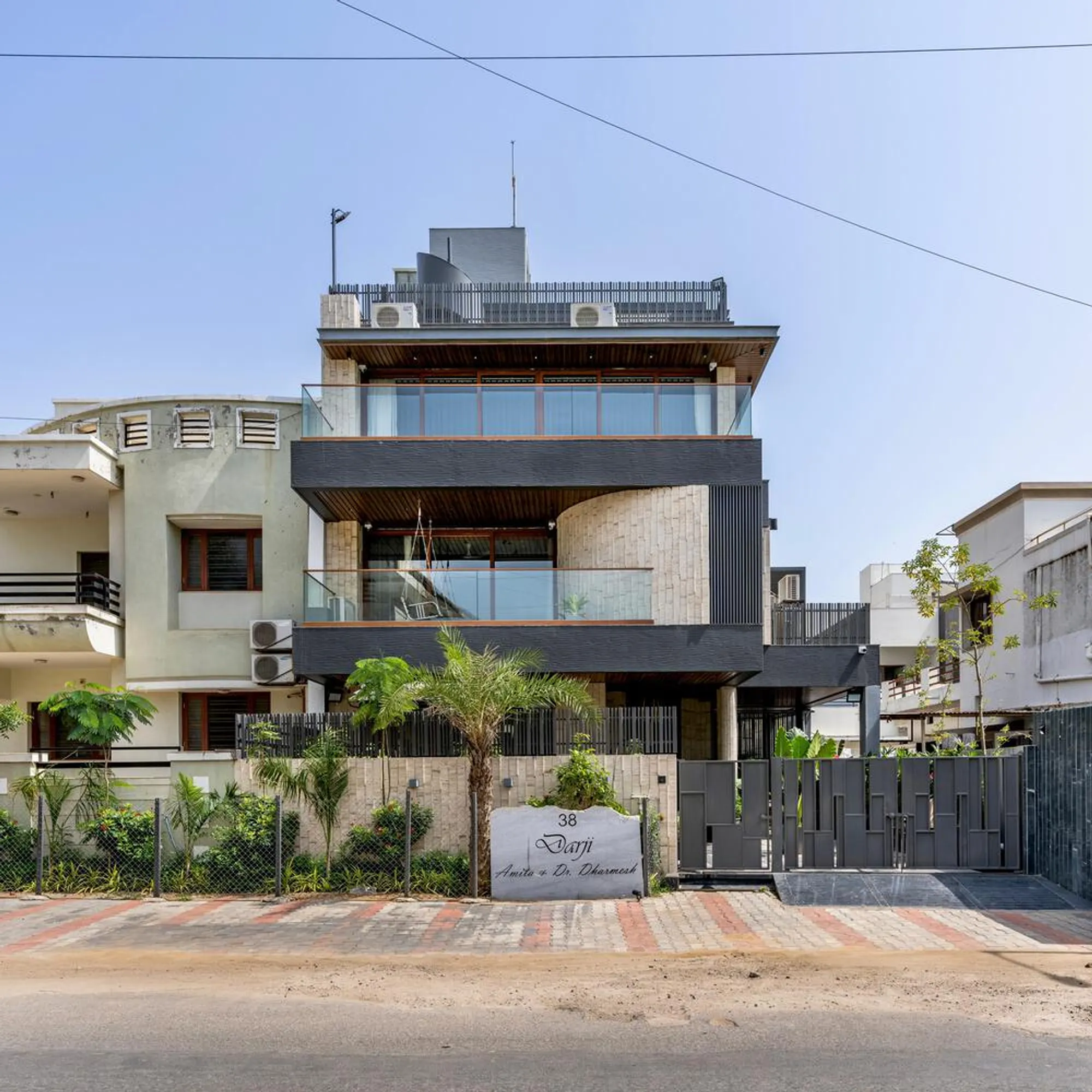 Empyrean Villa by Vihar Fadia Architects: A Luxurious Contemporary Bungalow in Ahmedabad