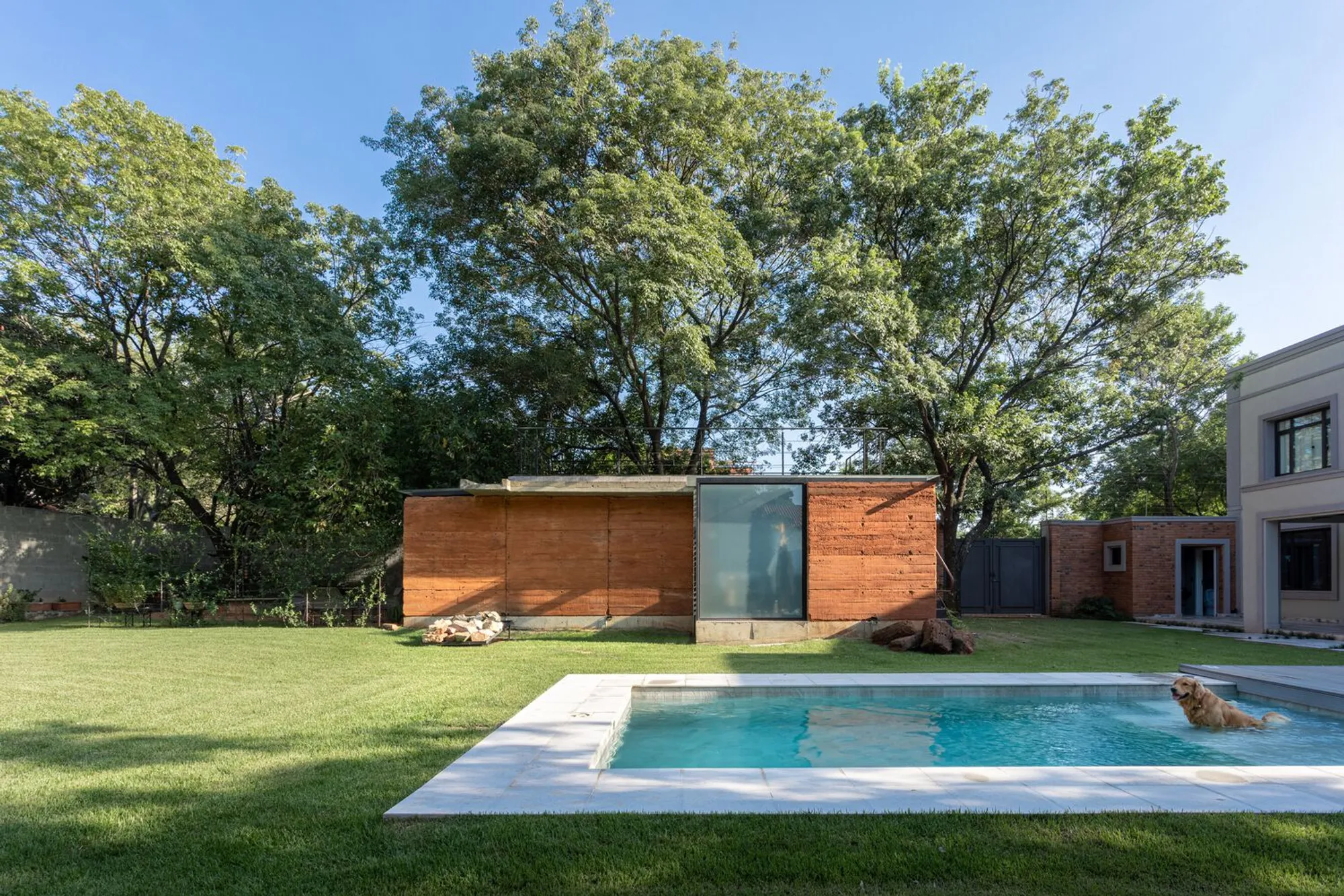 Ceramics Workshop Liza Crea / - = + x -: Sustainable Rammed Earth Architecture in Asunción