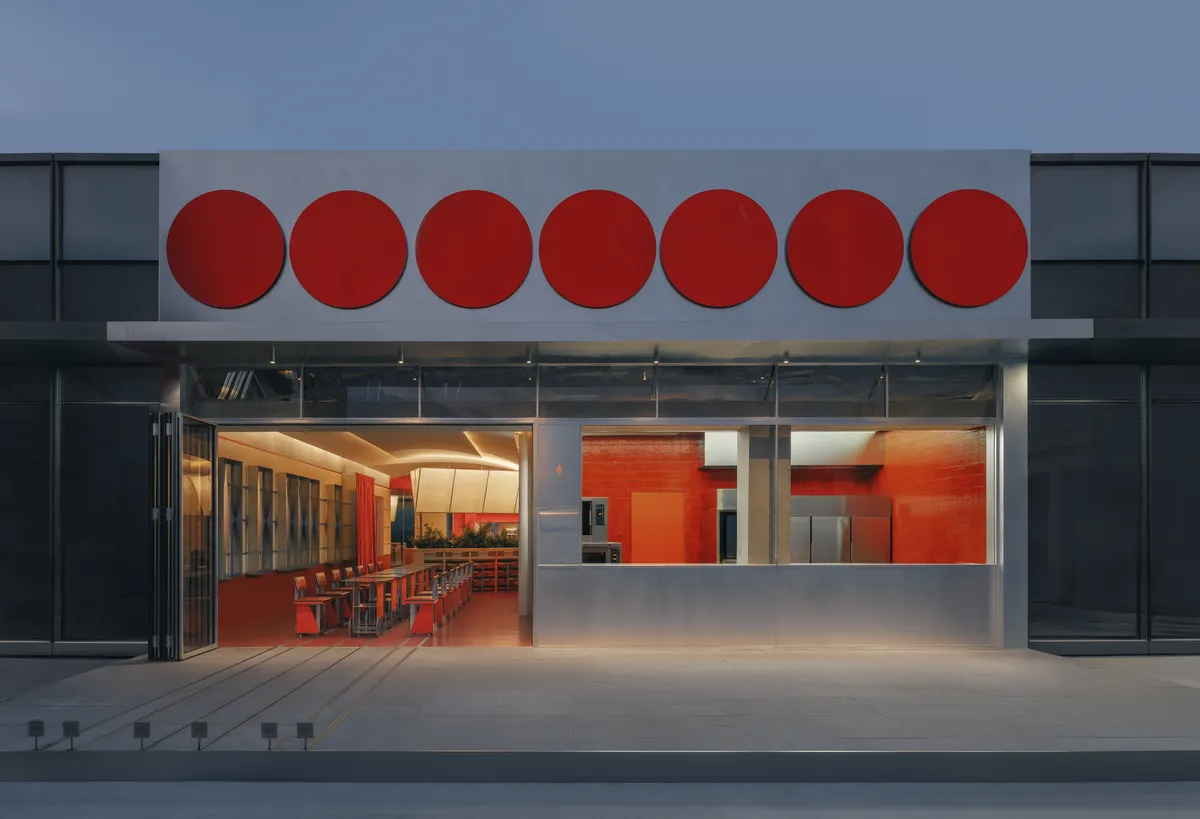 Café On-Site Turns a Small Town Corner Into Theater