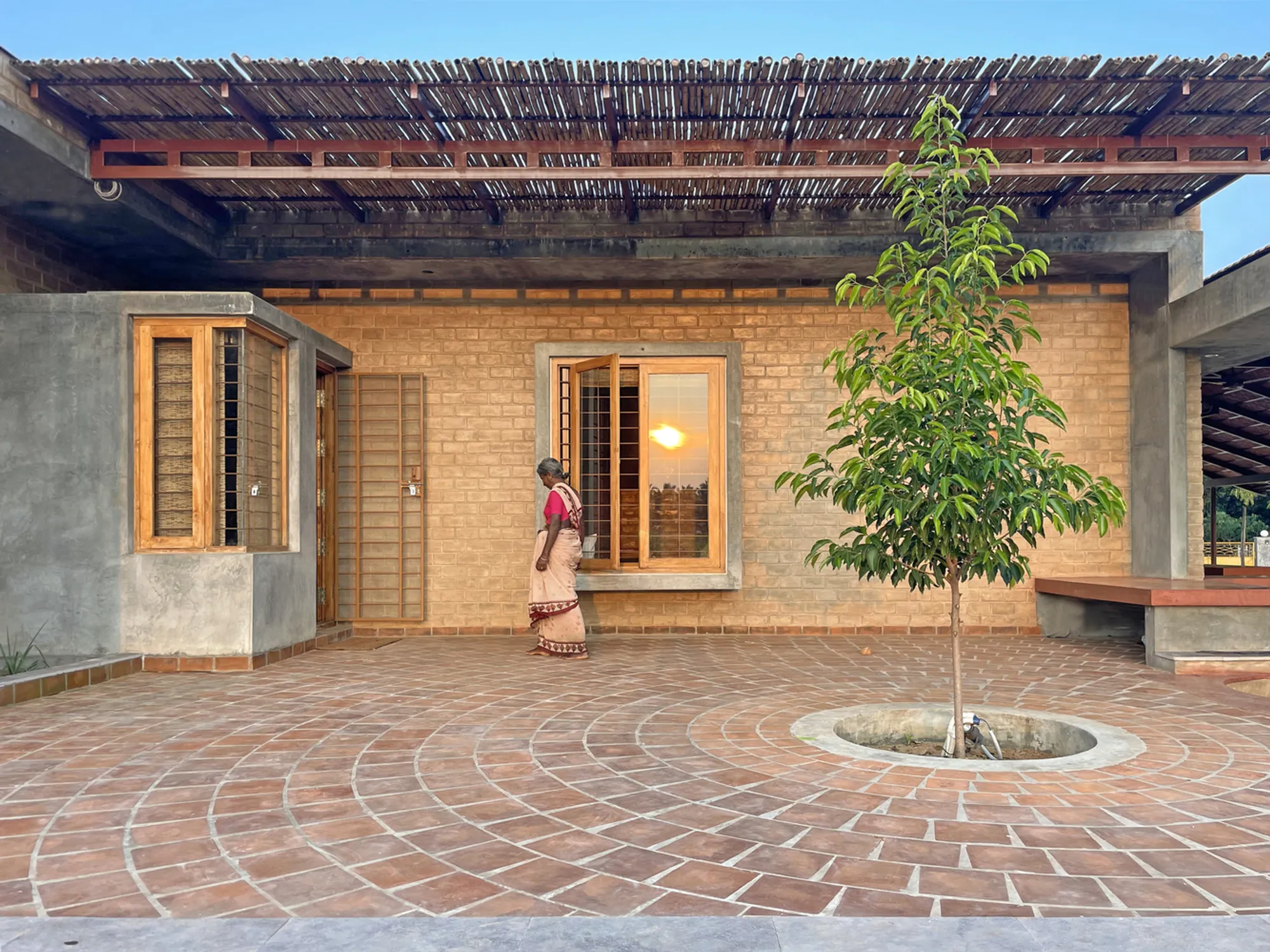 Makizham Thottam House: A Sustainable Earthen Home in Udumalaipettai, India
