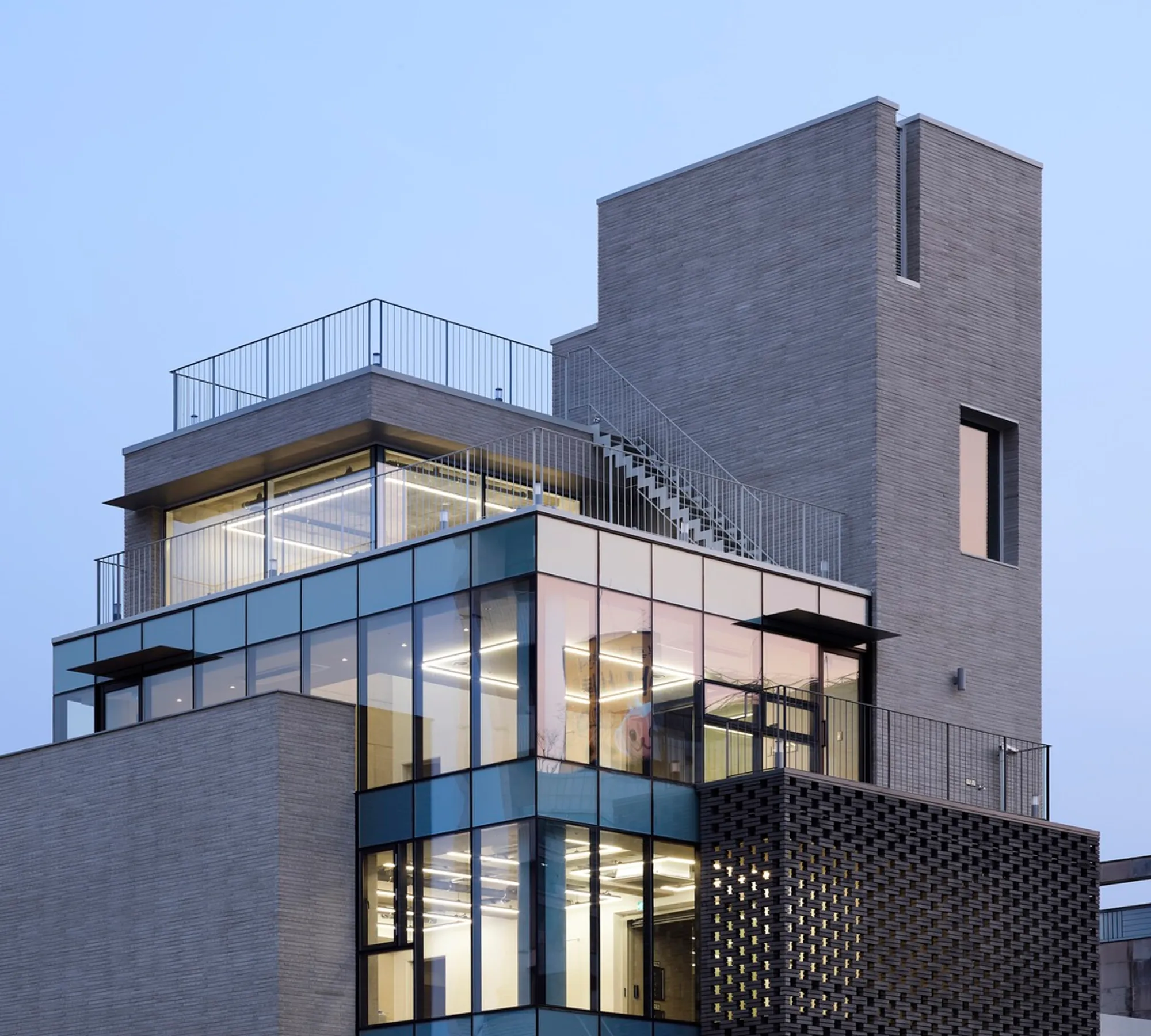 N3315 Commercial Facilities: A Contemporary Urban Workspace in Gangnam by Joh Sungwook Architects