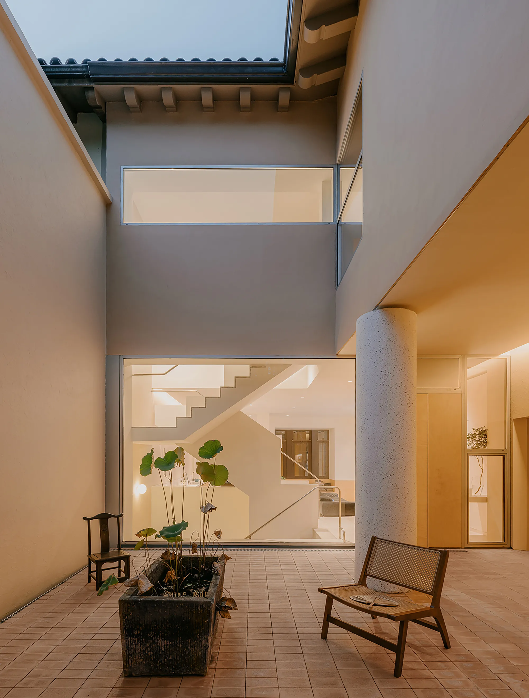 A Chongqing Home Where Terrain Becomes Architecture