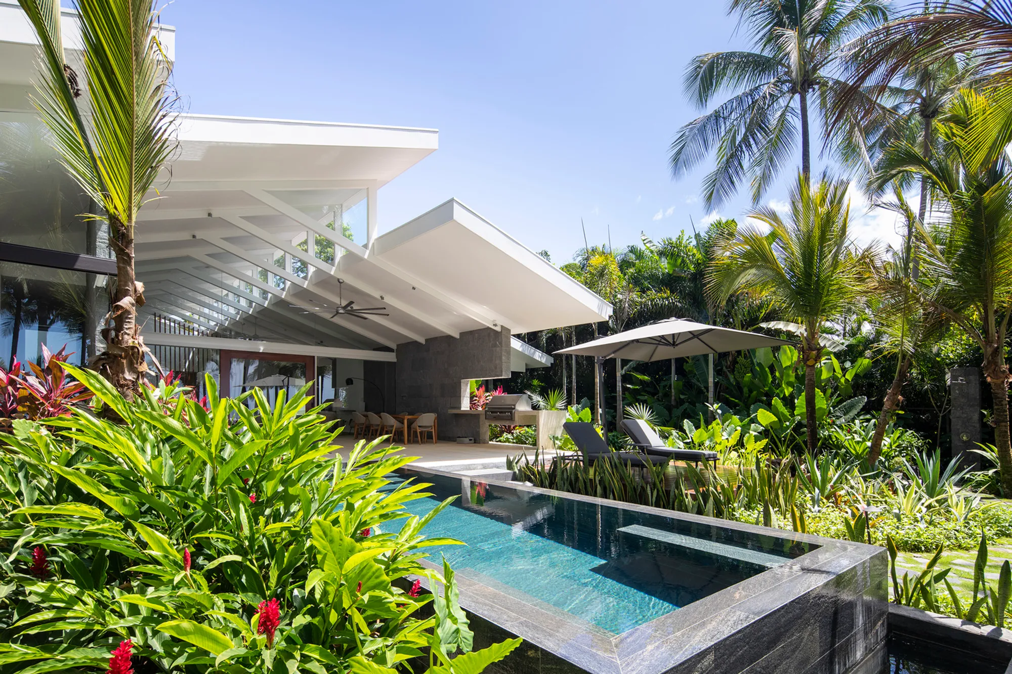 Beach Barn by Inverse Project: A Tropical Coastal Retreat in Costa Rica